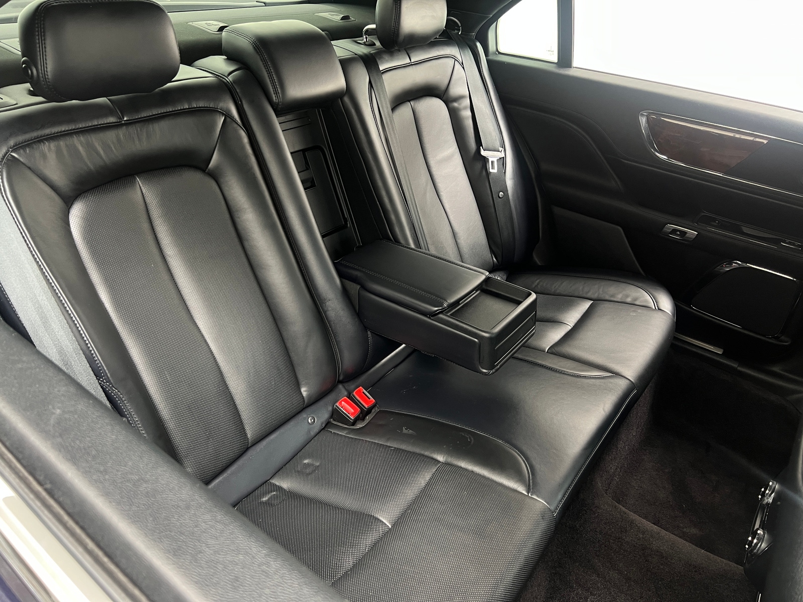 Thumbnail: 2017 Lincoln Continental - 5