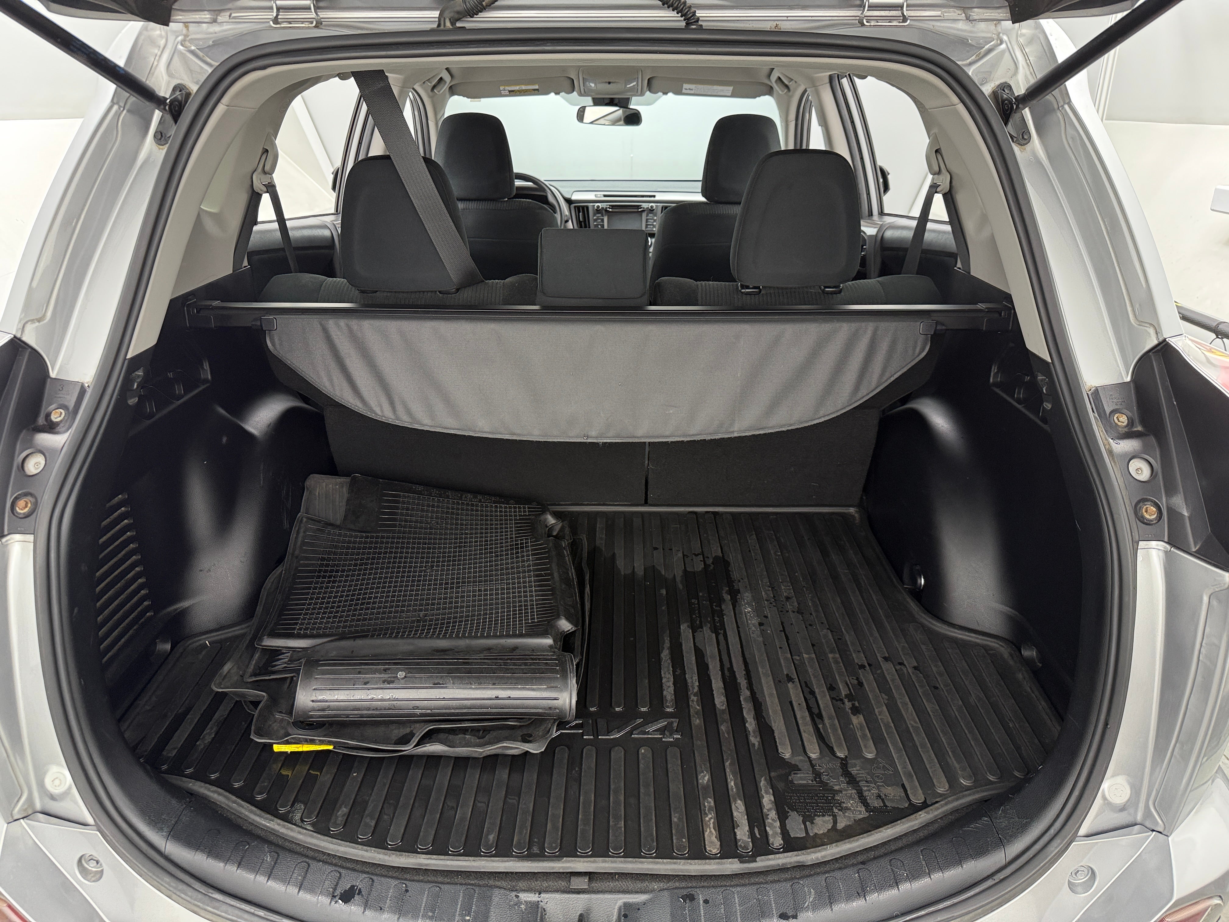 2018 Toyota RAV4 LE 7