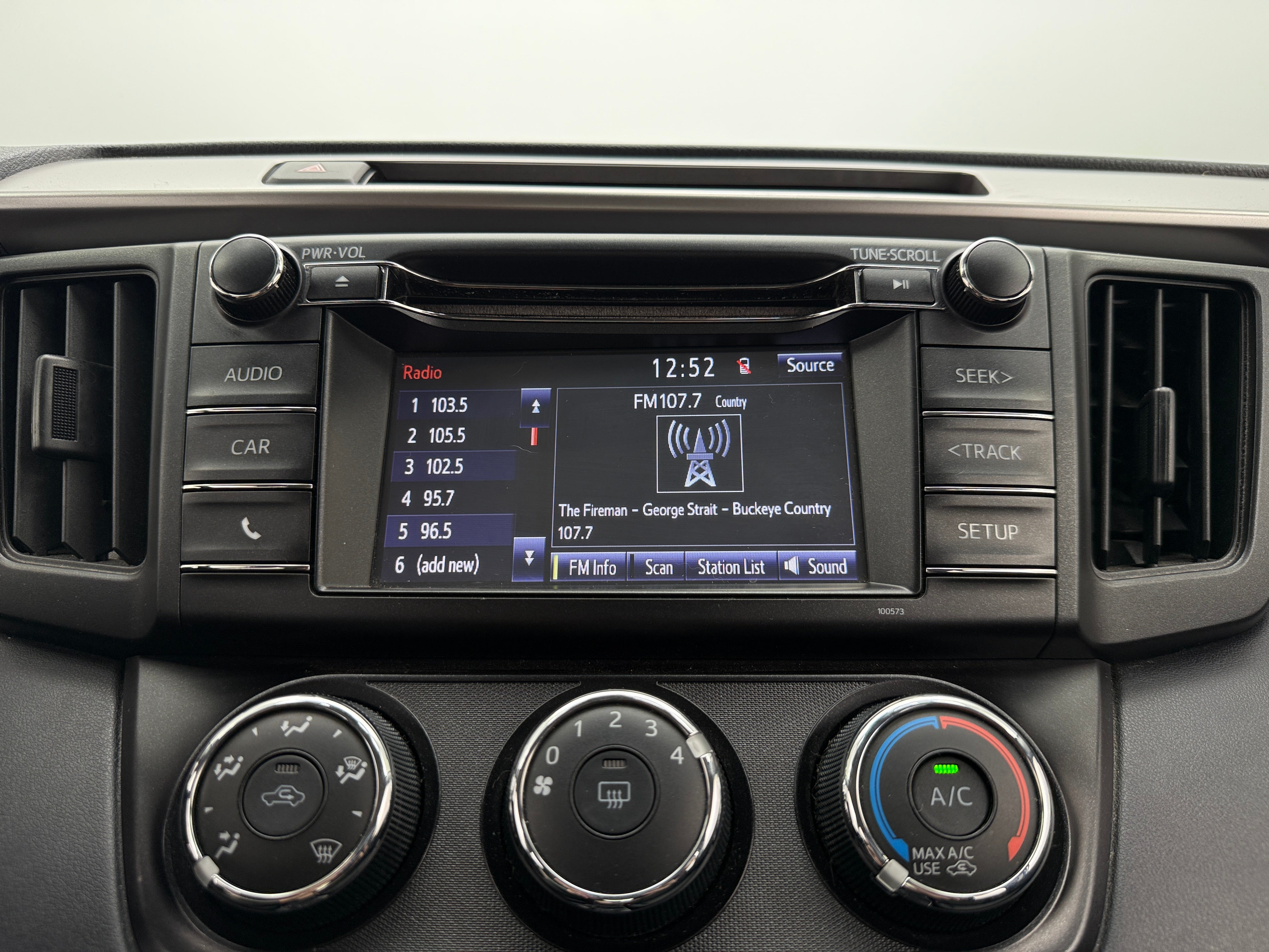 2018 Toyota RAV4 LE 4