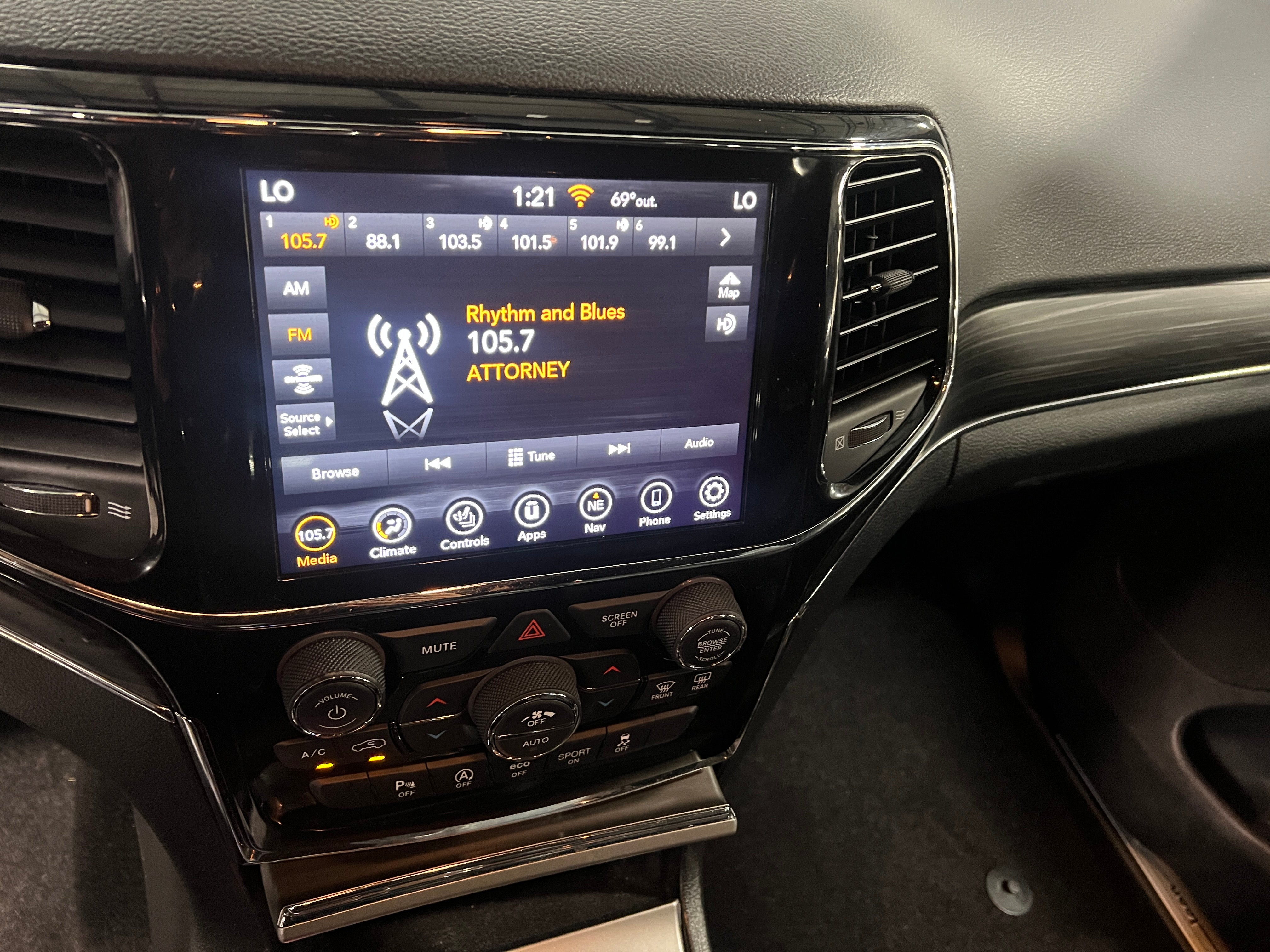 2021 Jeep Grand Cherokee Limited Edition 3