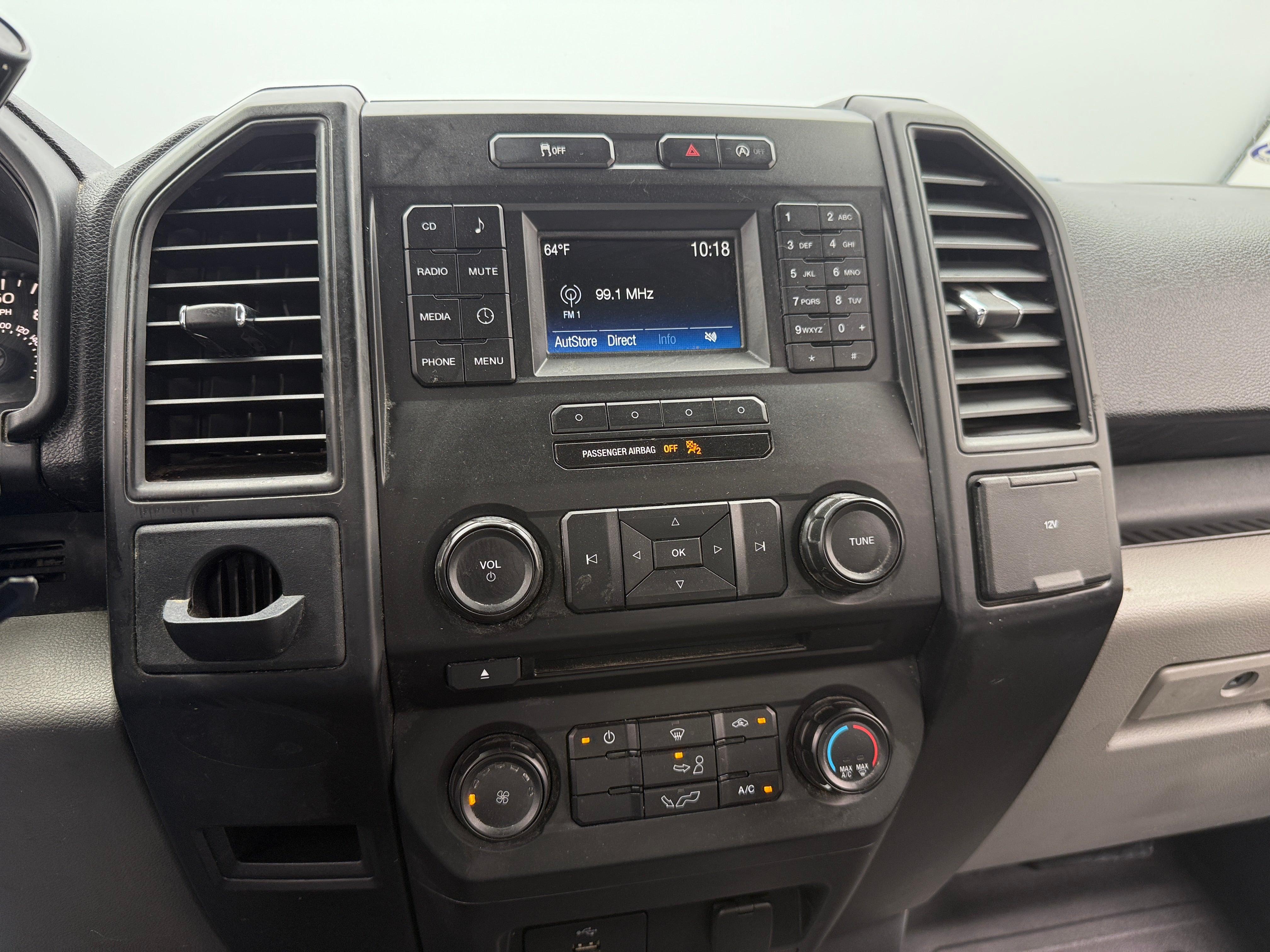 2017 Ford Econoline E-150 4