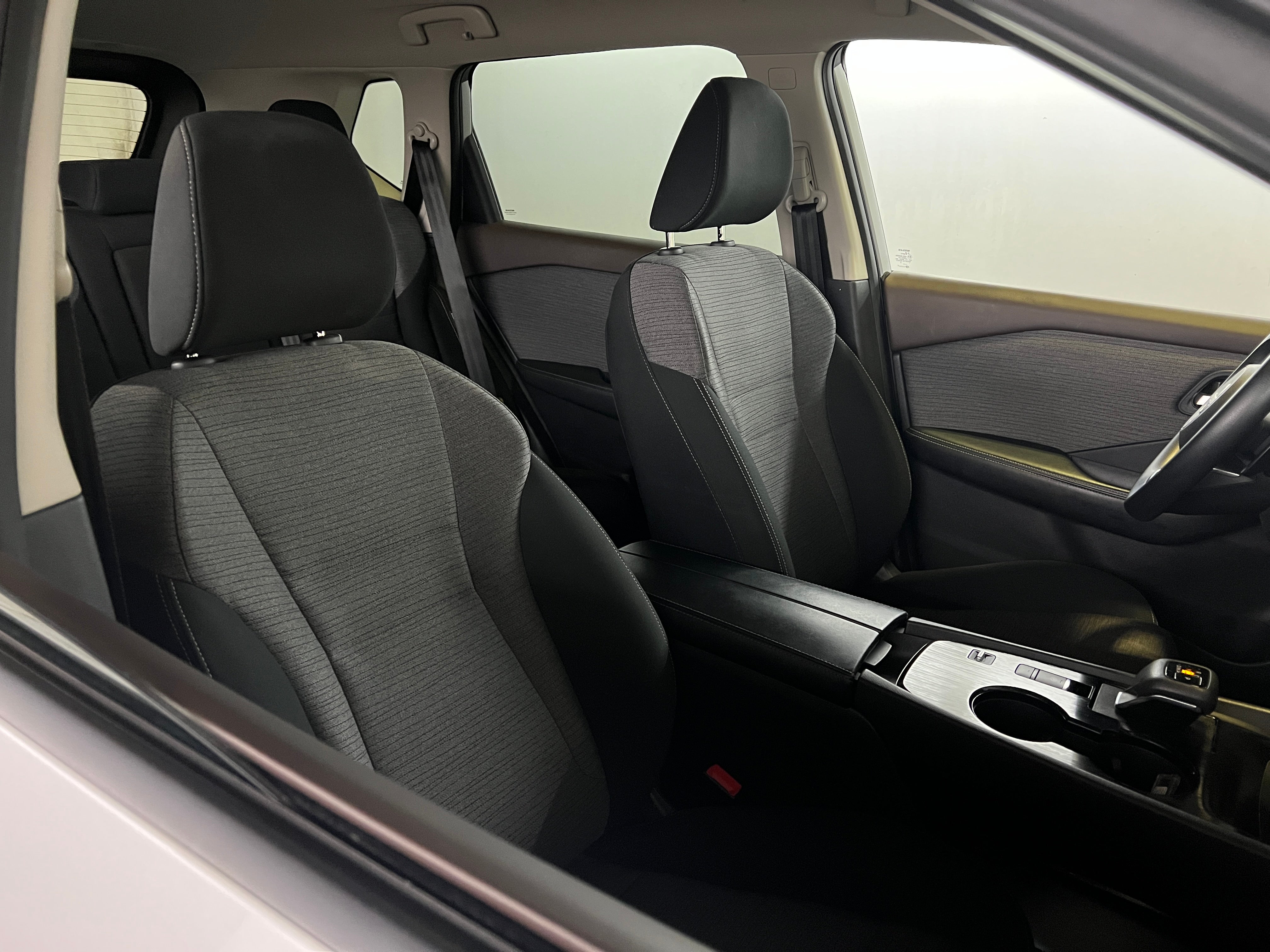 2023 Nissan Rogue SV 2