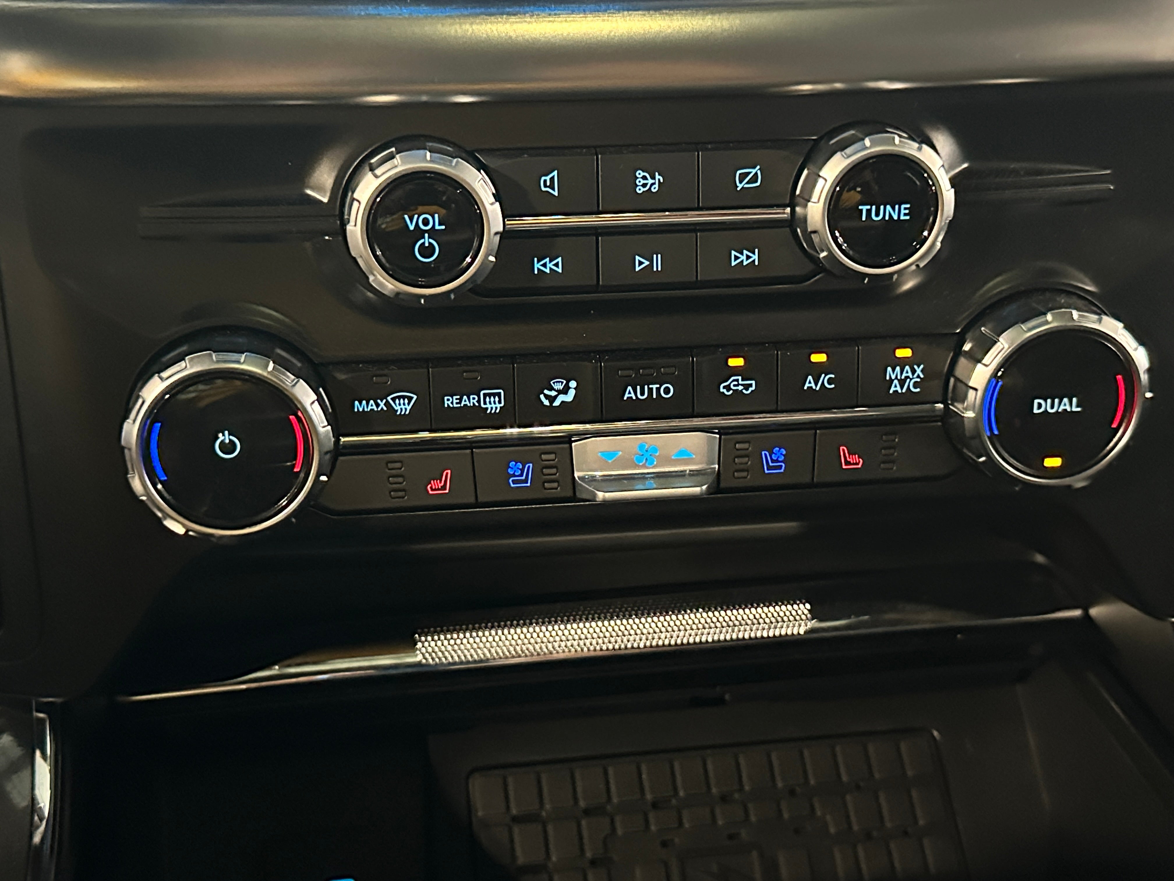2023 Ford Econoline E-150 3