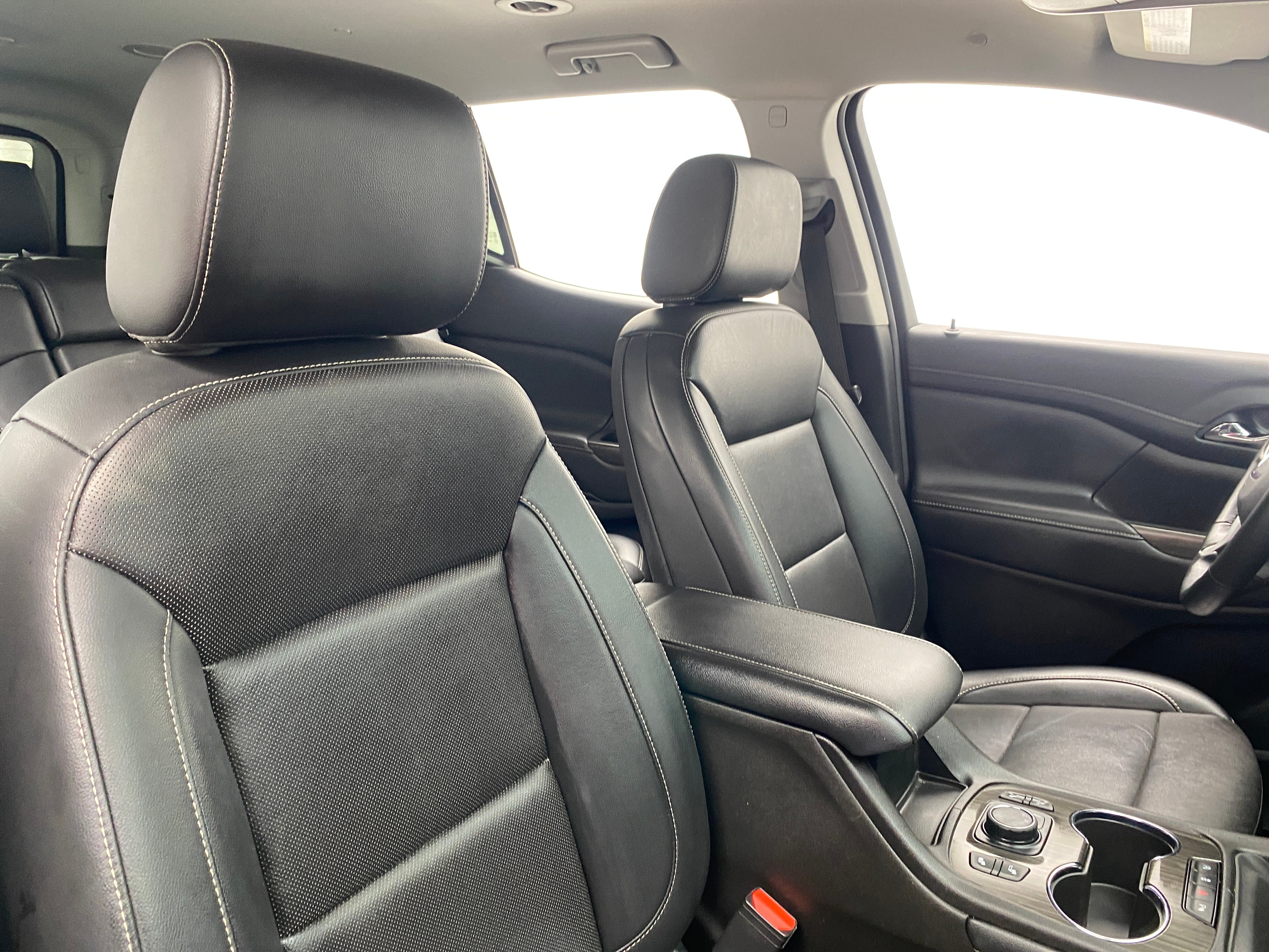 2023 GMC Acadia SLT 2