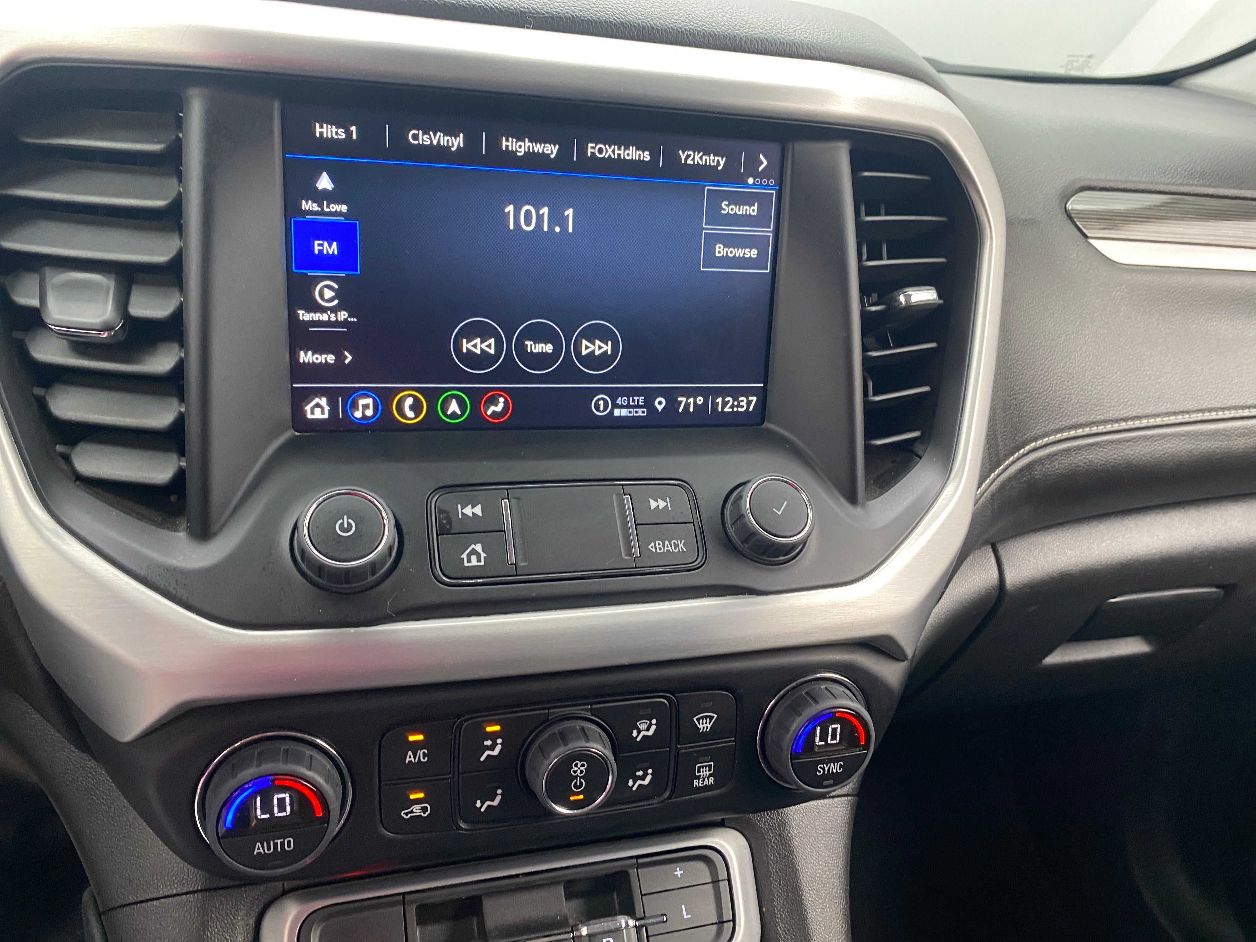 2023 GMC Acadia SLT 4
