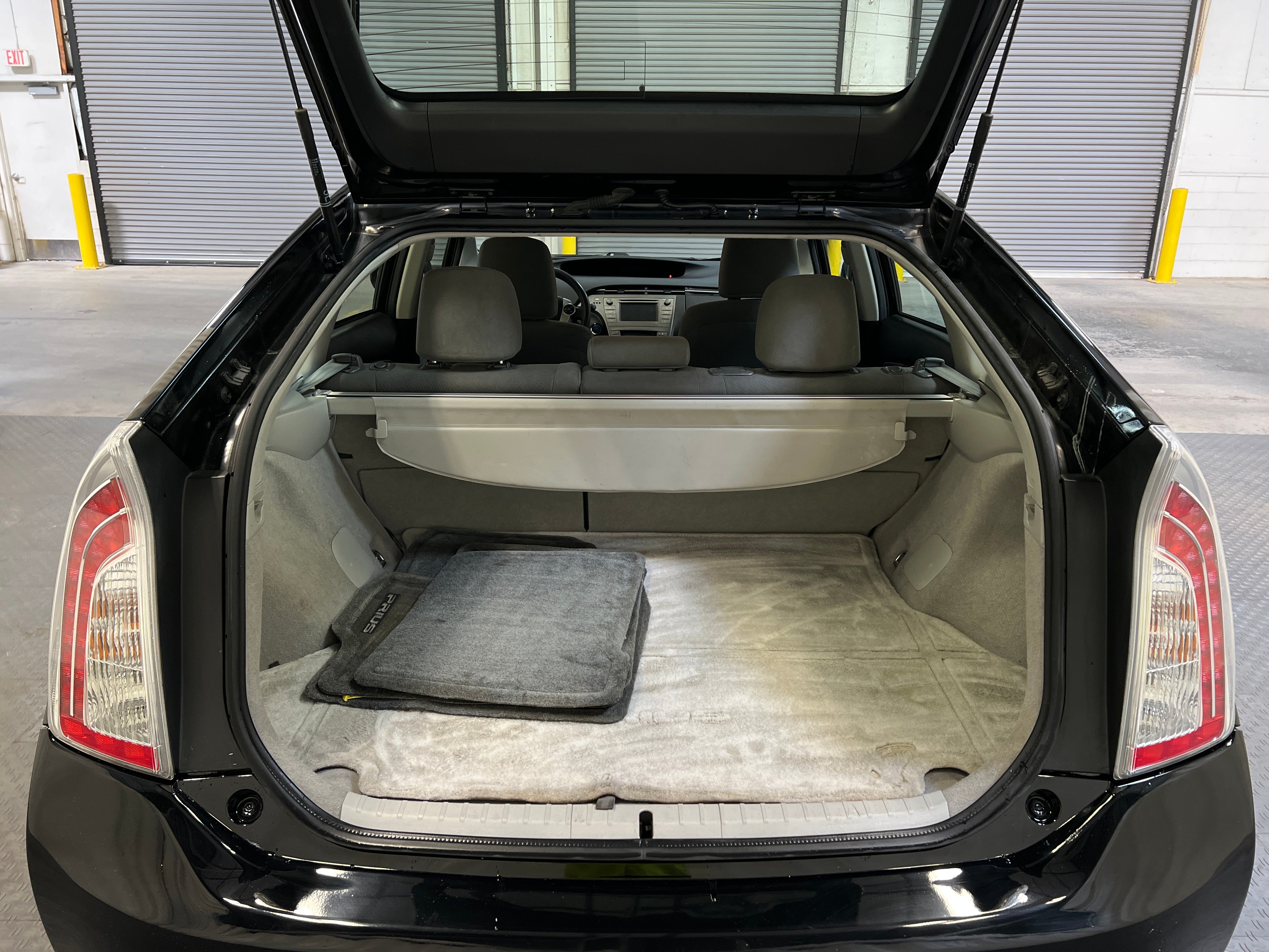 2015 Toyota Prius Two 7