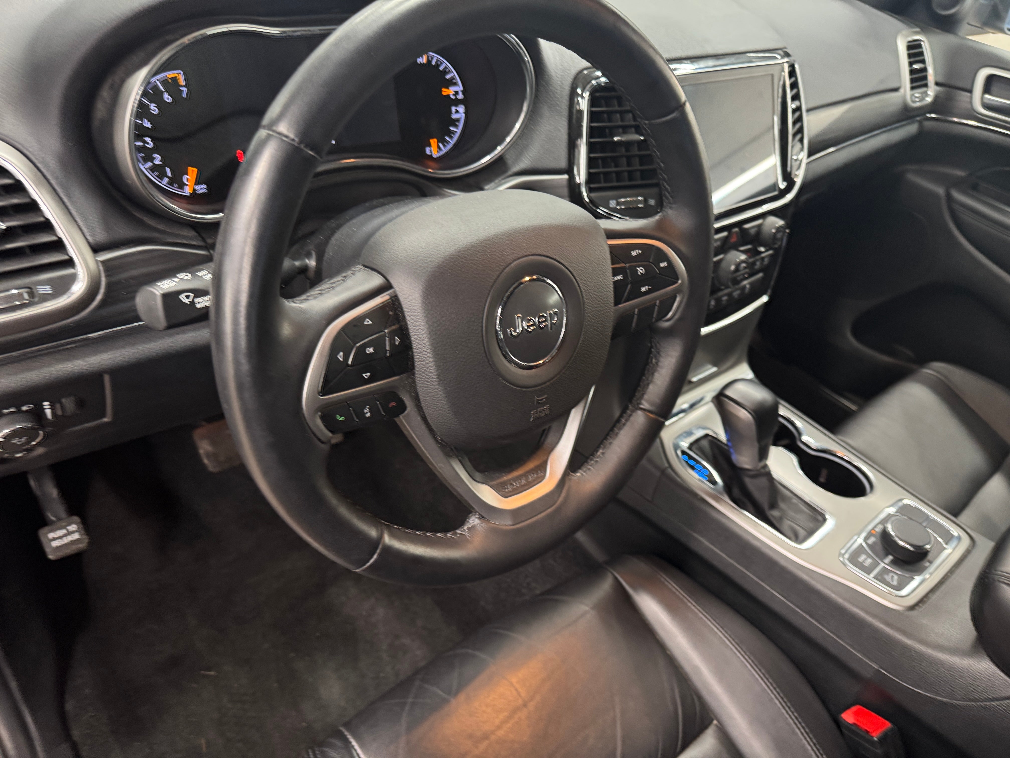2022 Jeep Grand Cherokee Limited Edition 2