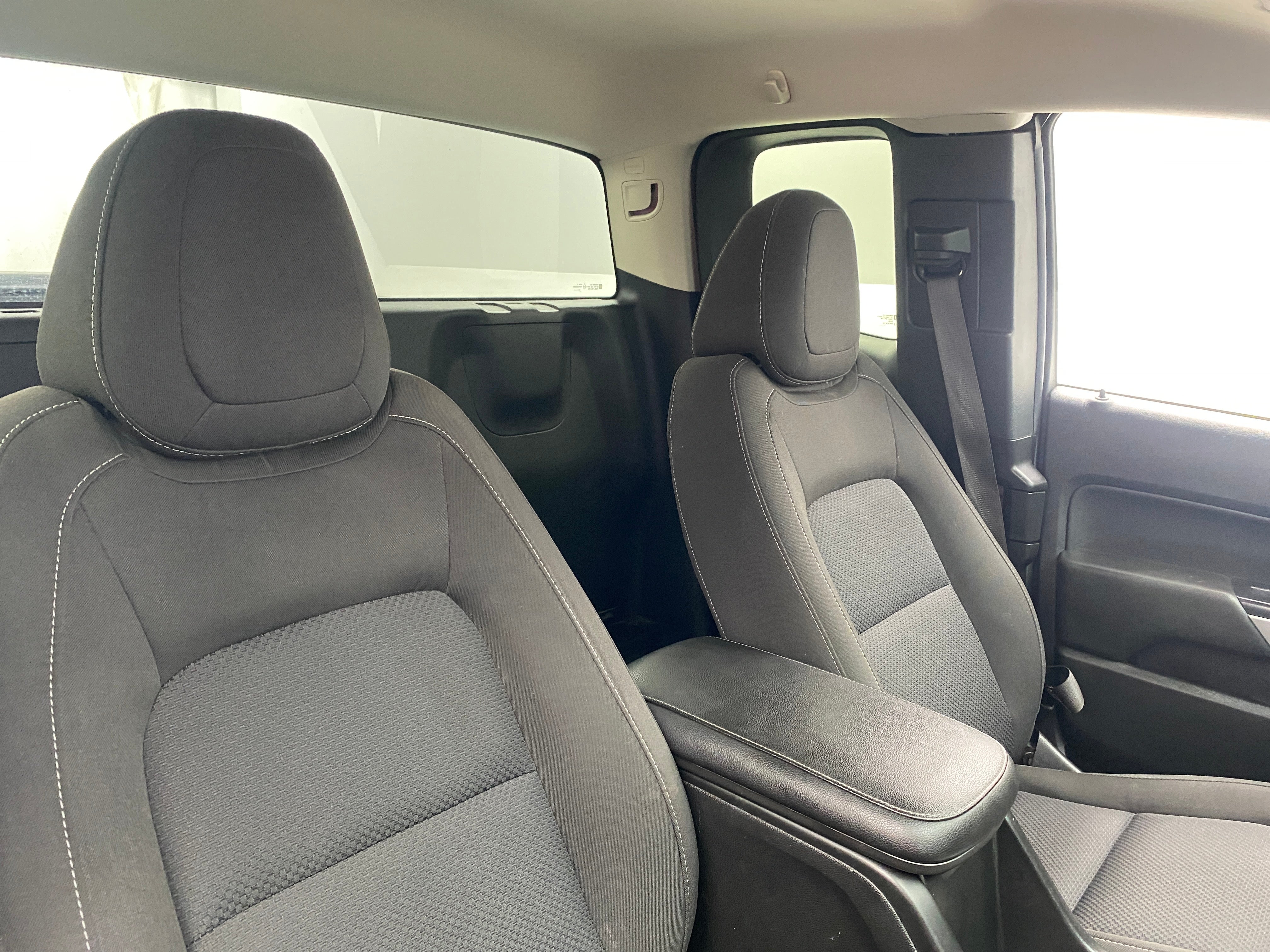 2022 Chevrolet Colorado LT 2