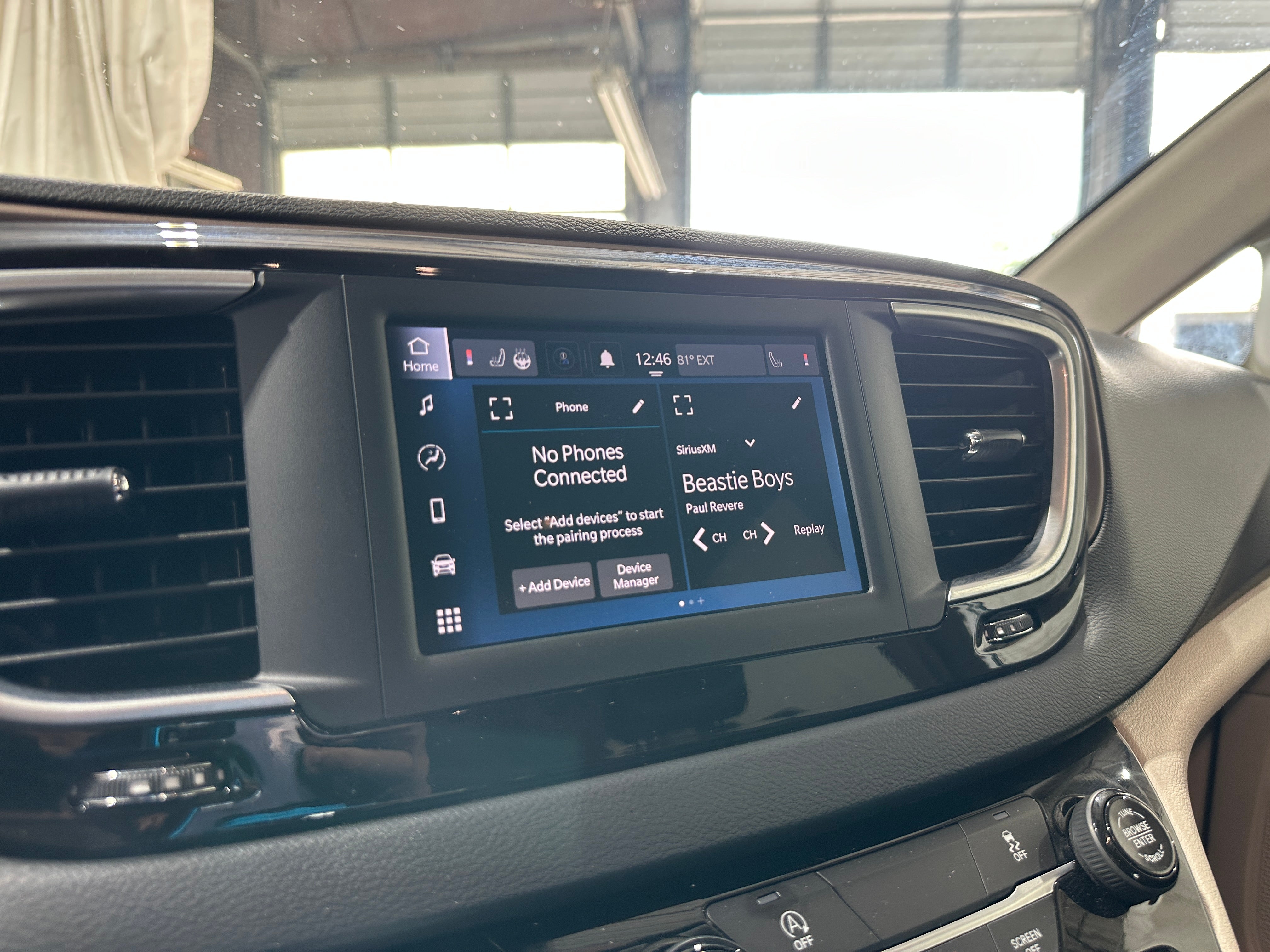 2023 Chrysler Voyager LX 3