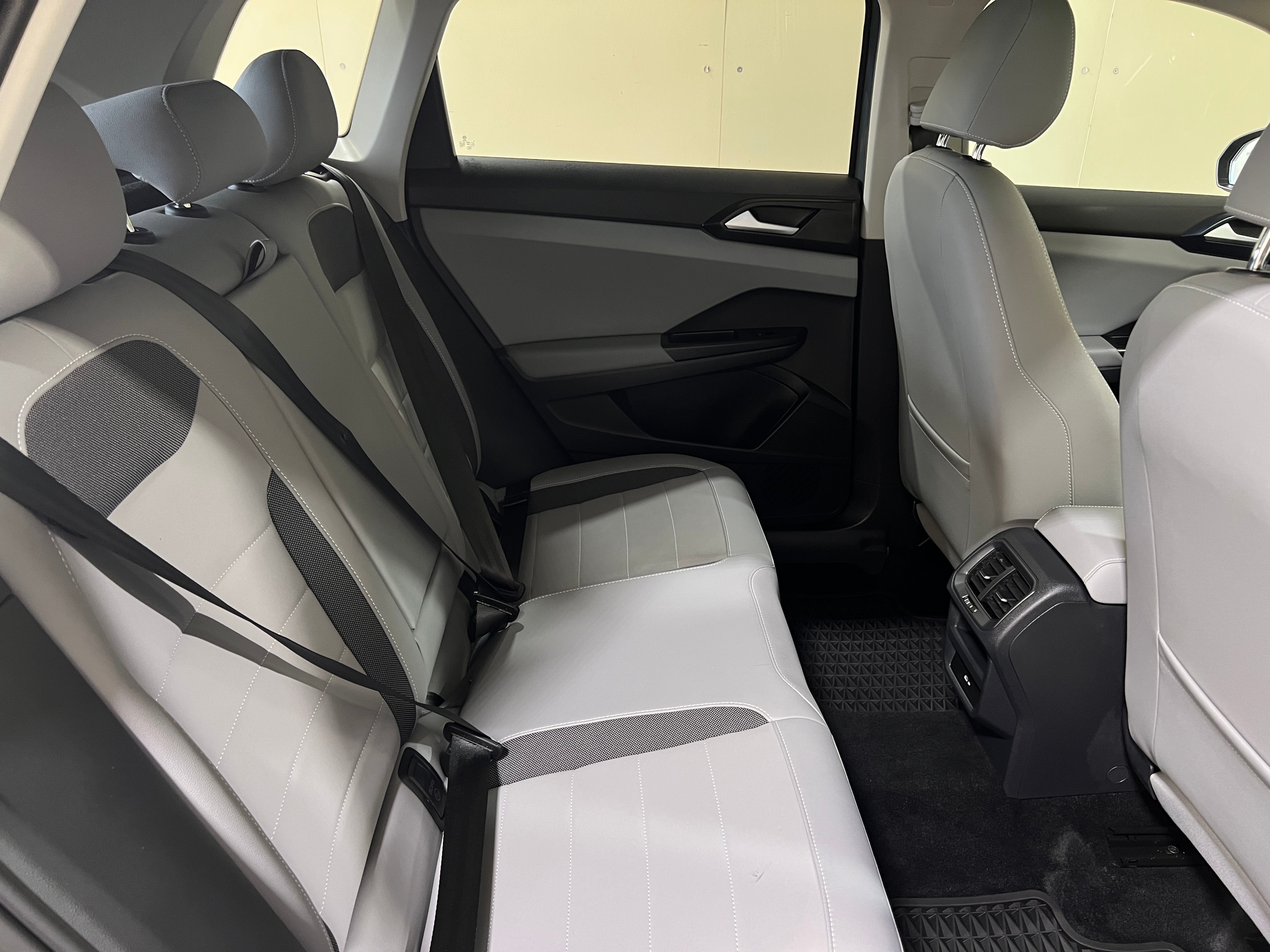 2022 Volkswagen Taos SE 6