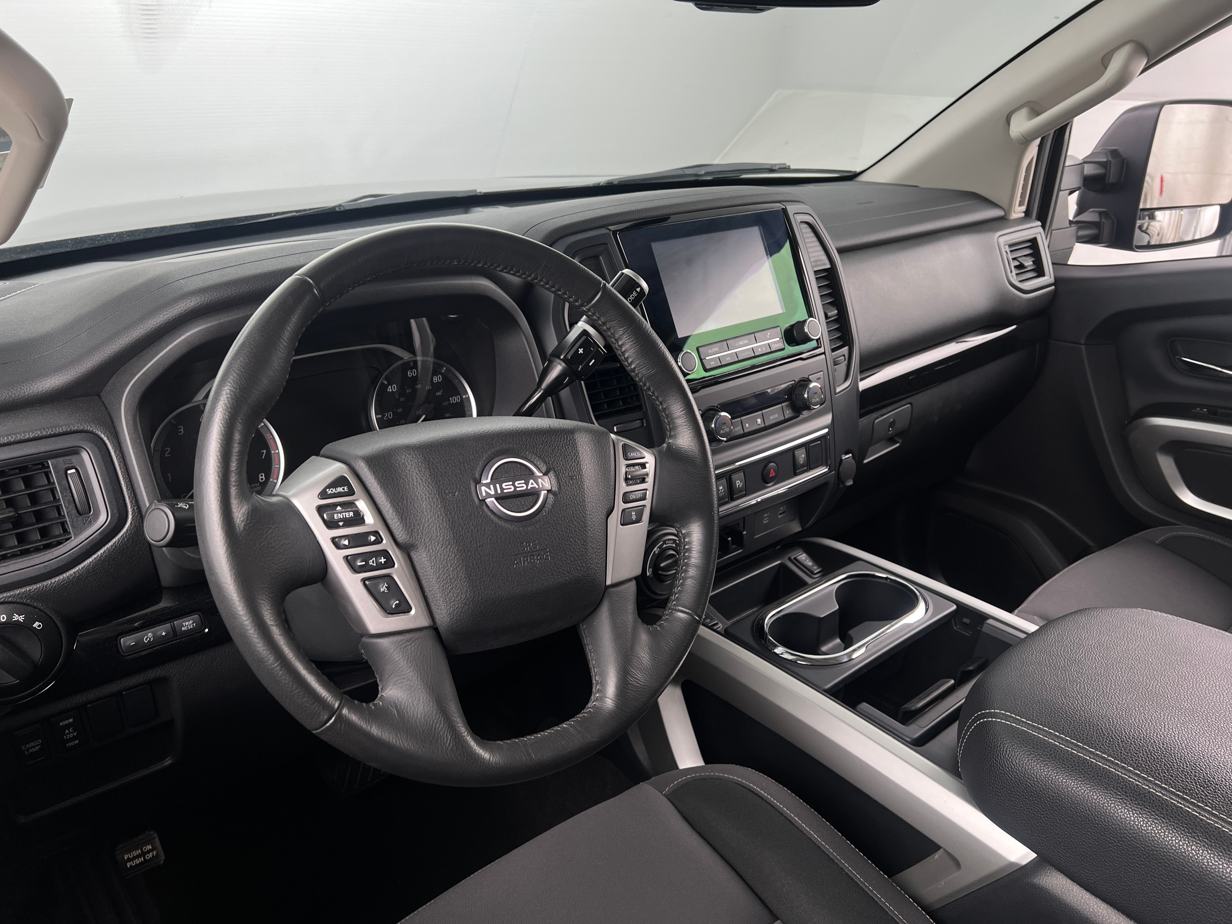 2023 Nissan Titan SV 3
