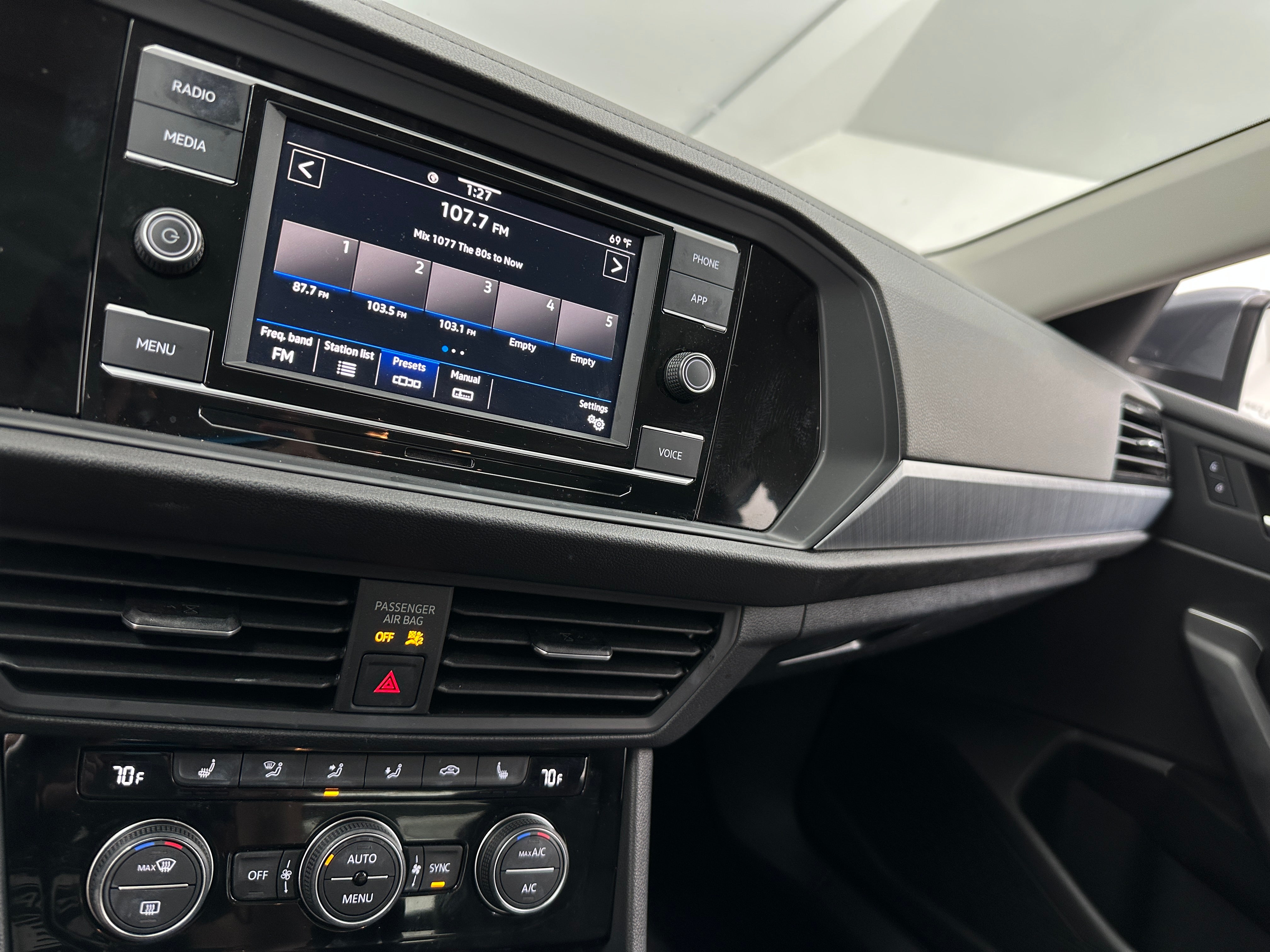 2022 Volkswagen Jetta SE 3