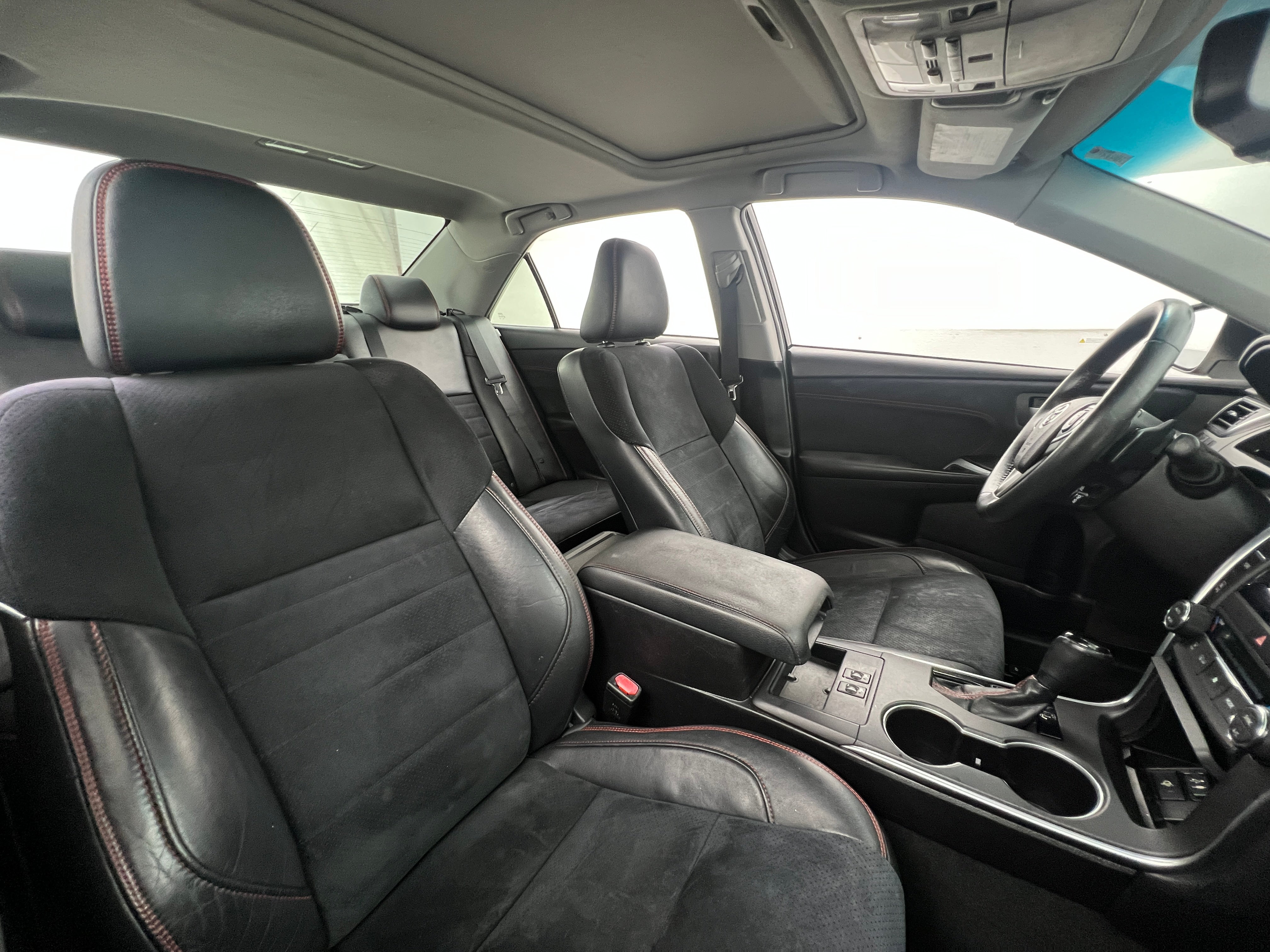 2017 Toyota Camry XSE 2