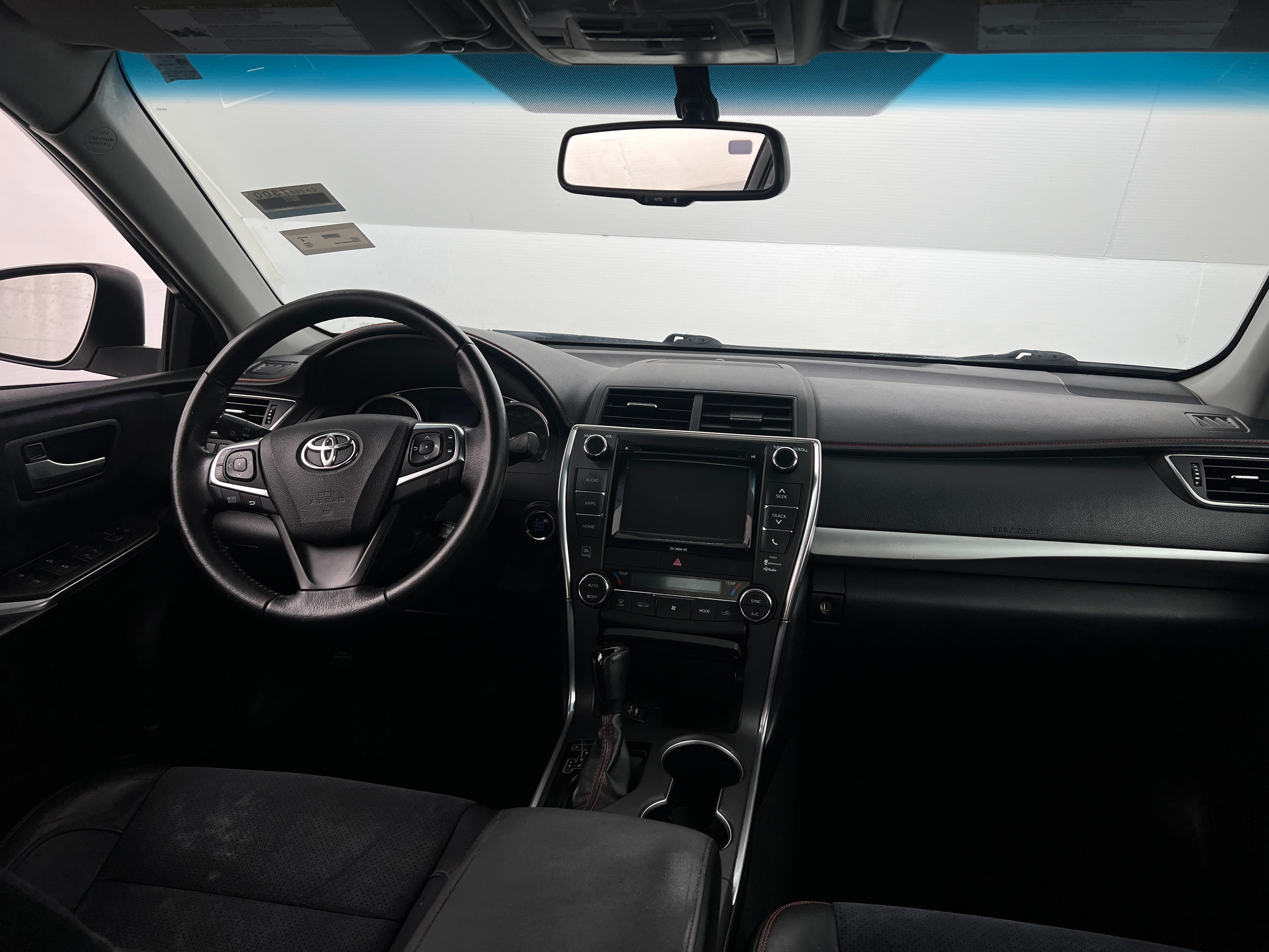 2017 Toyota Camry XSE 3