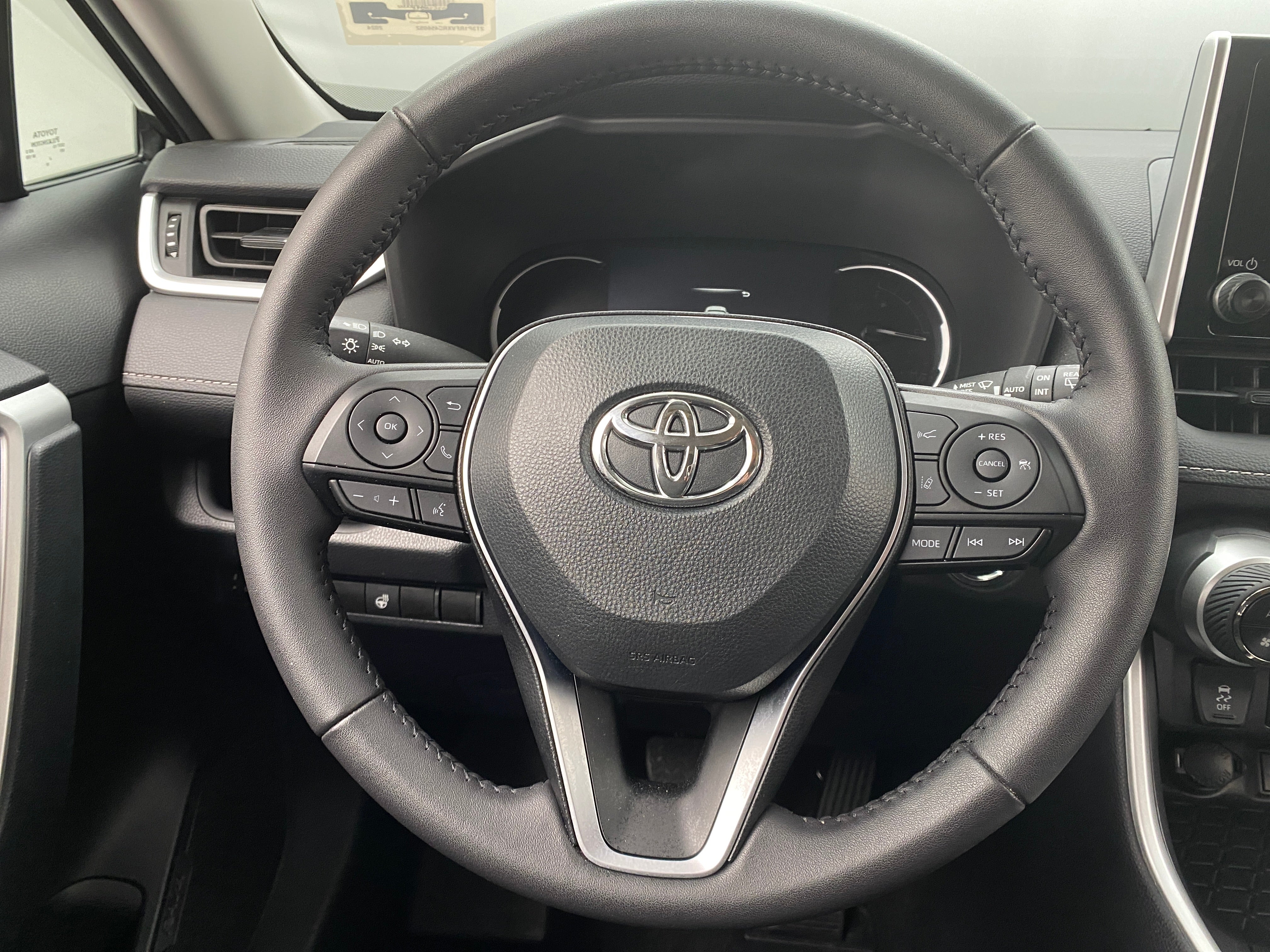 2024 Toyota RAV4 XLE 5