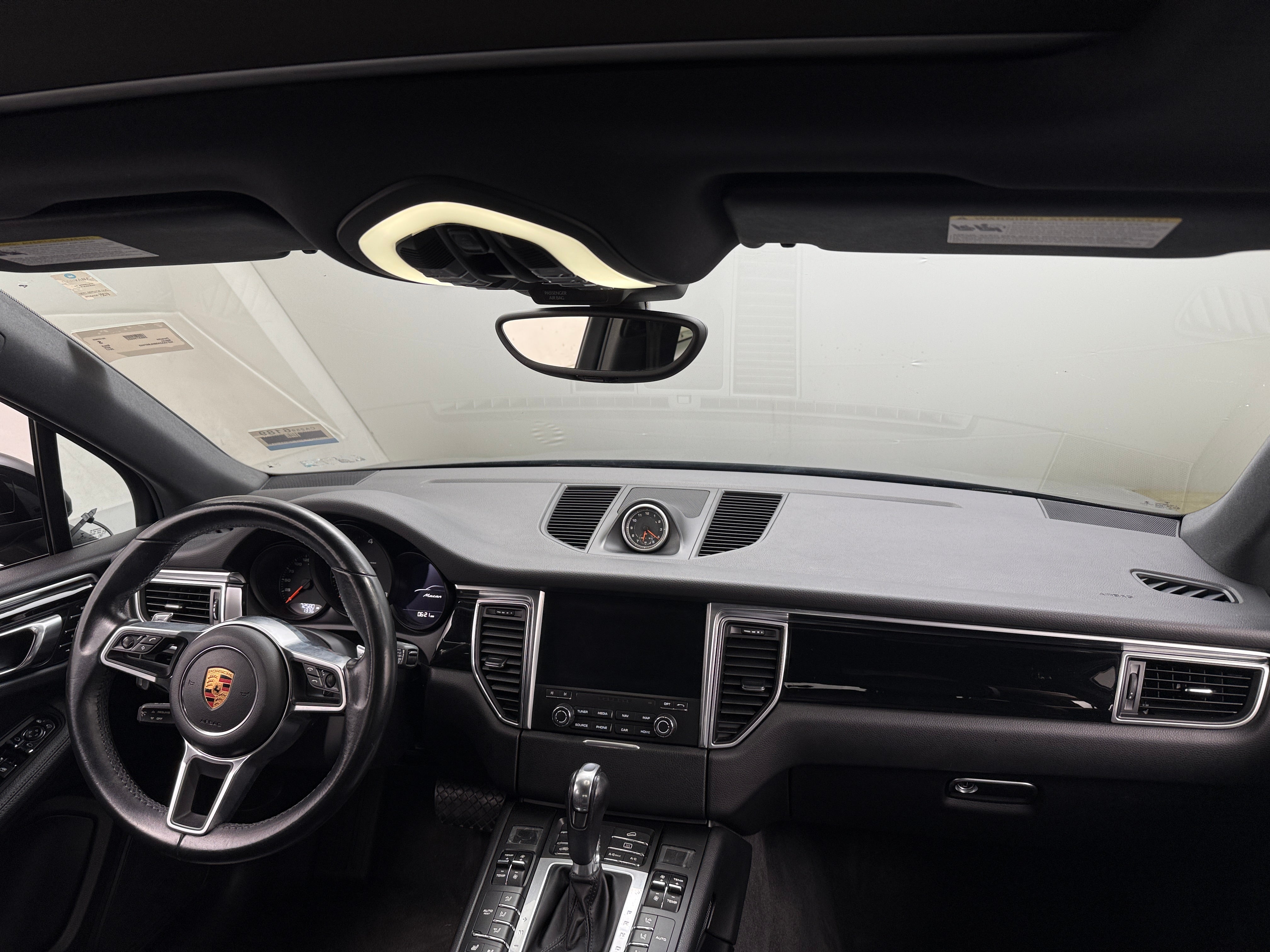 2017 Porsche Macan Base 2
