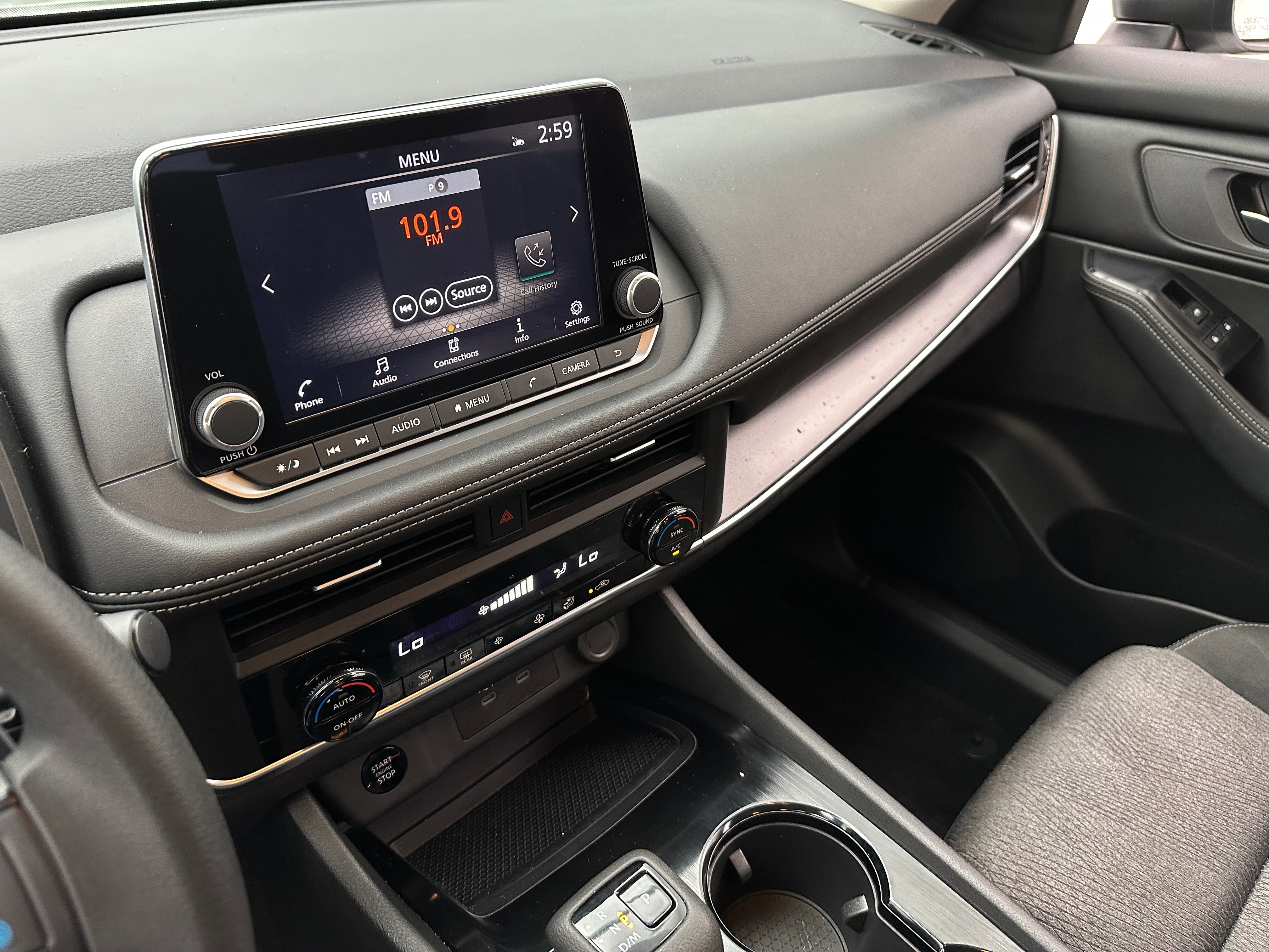 2024 Nissan Rogue SV 4