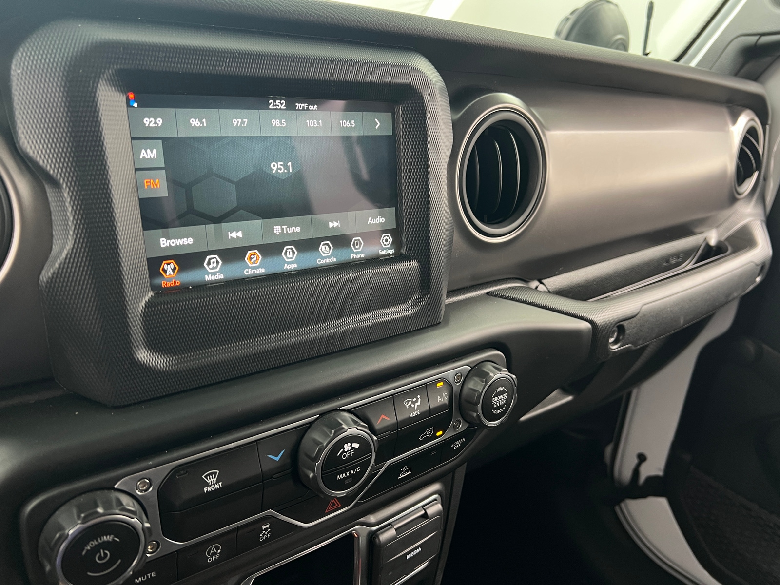 Thumbnail: 2023 Jeep Gladiator - 4