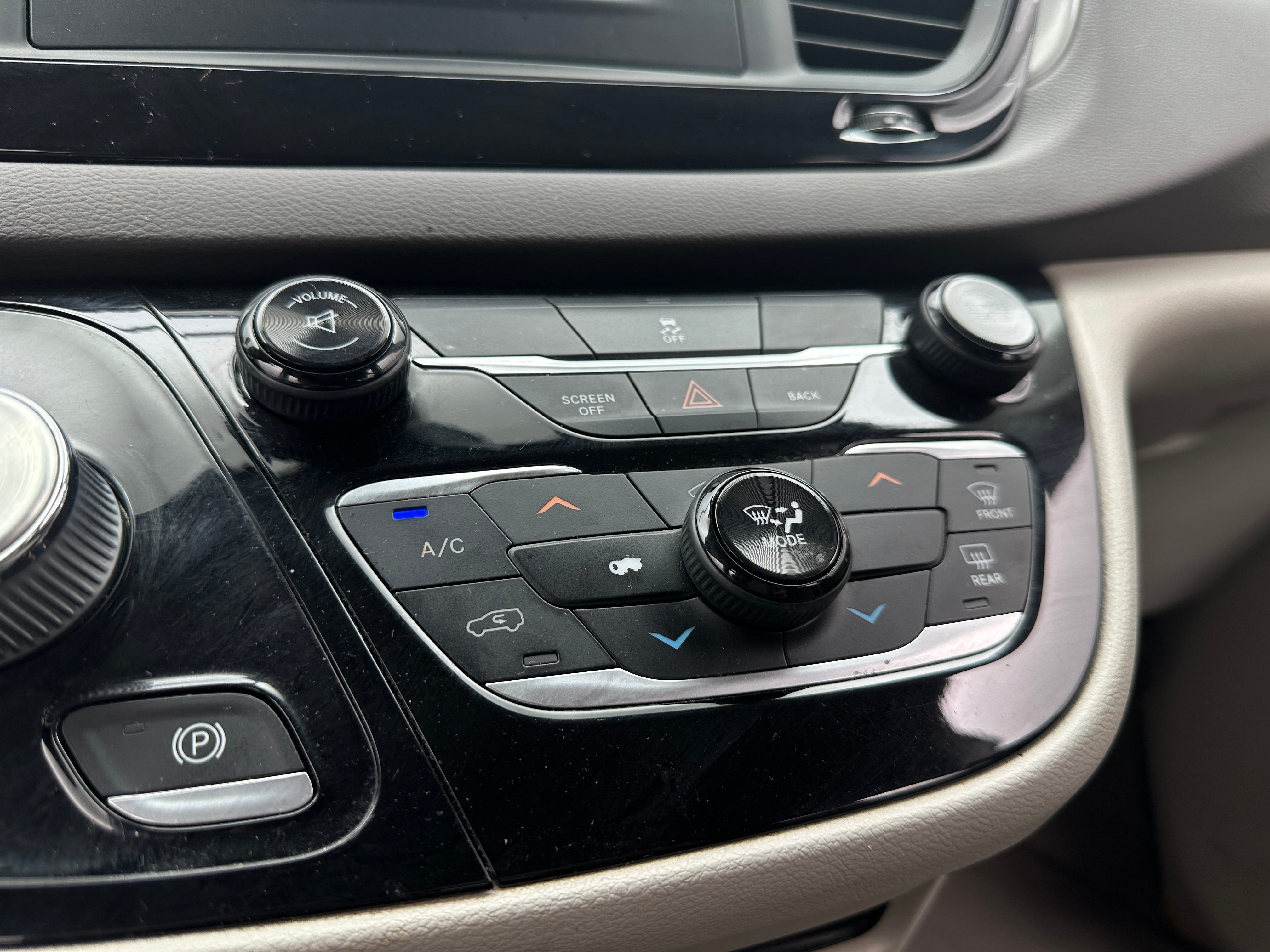 2017 Chrysler Pacifica LX 4