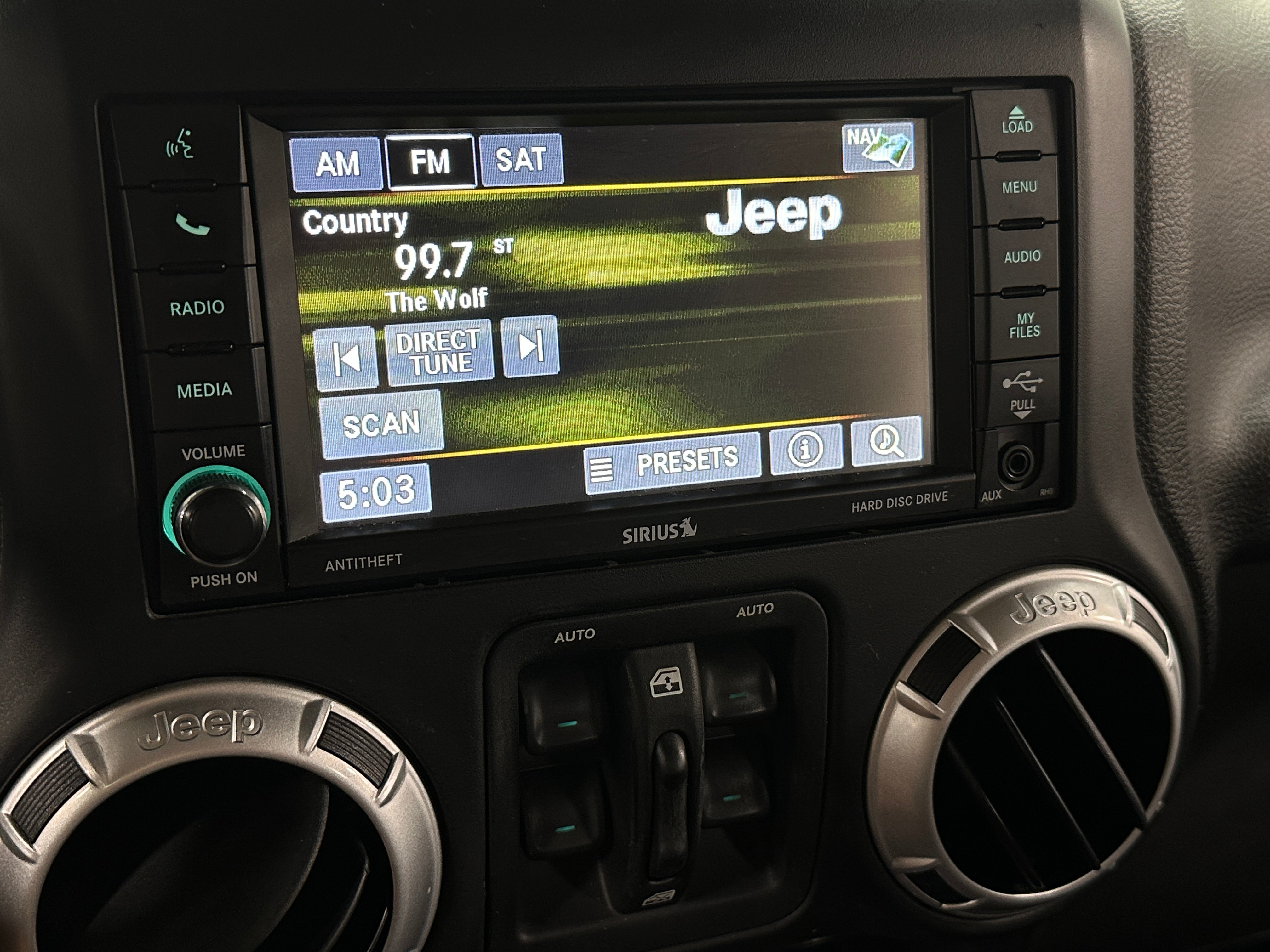 2013 Jeep Wrangler Unlimited Sahara 3