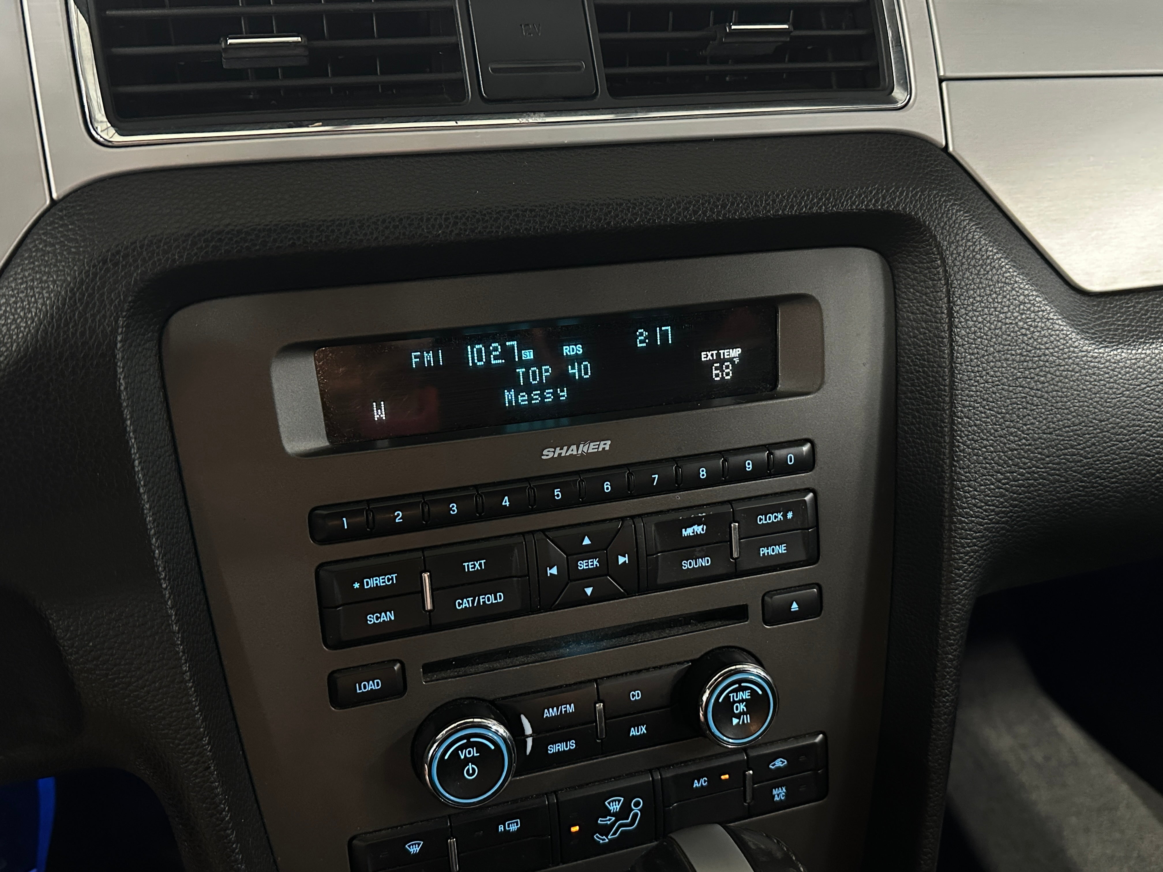 2013 Ford Mustang Premium 2
