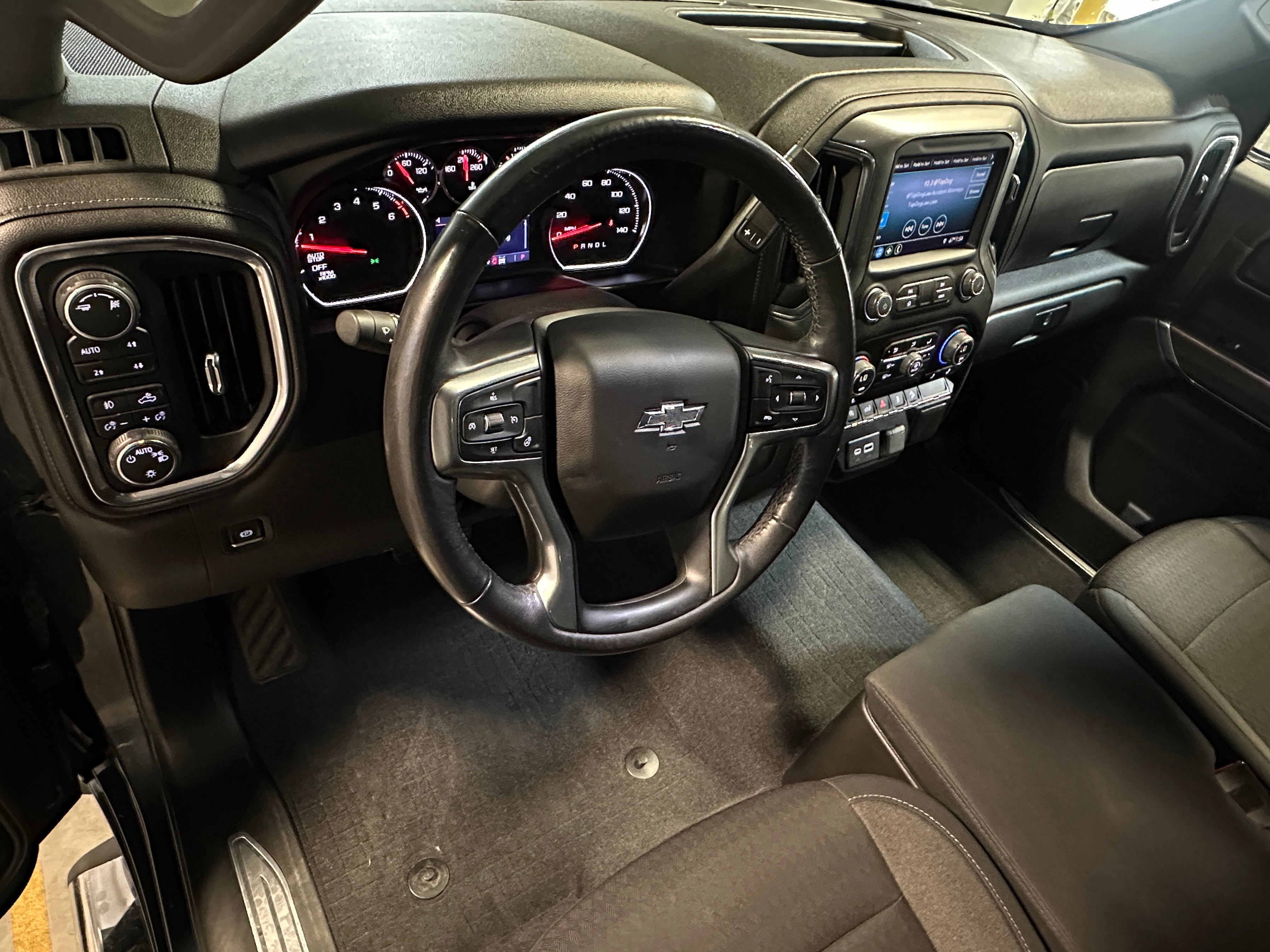 2019 Chevrolet Silverado 1500 RST 3