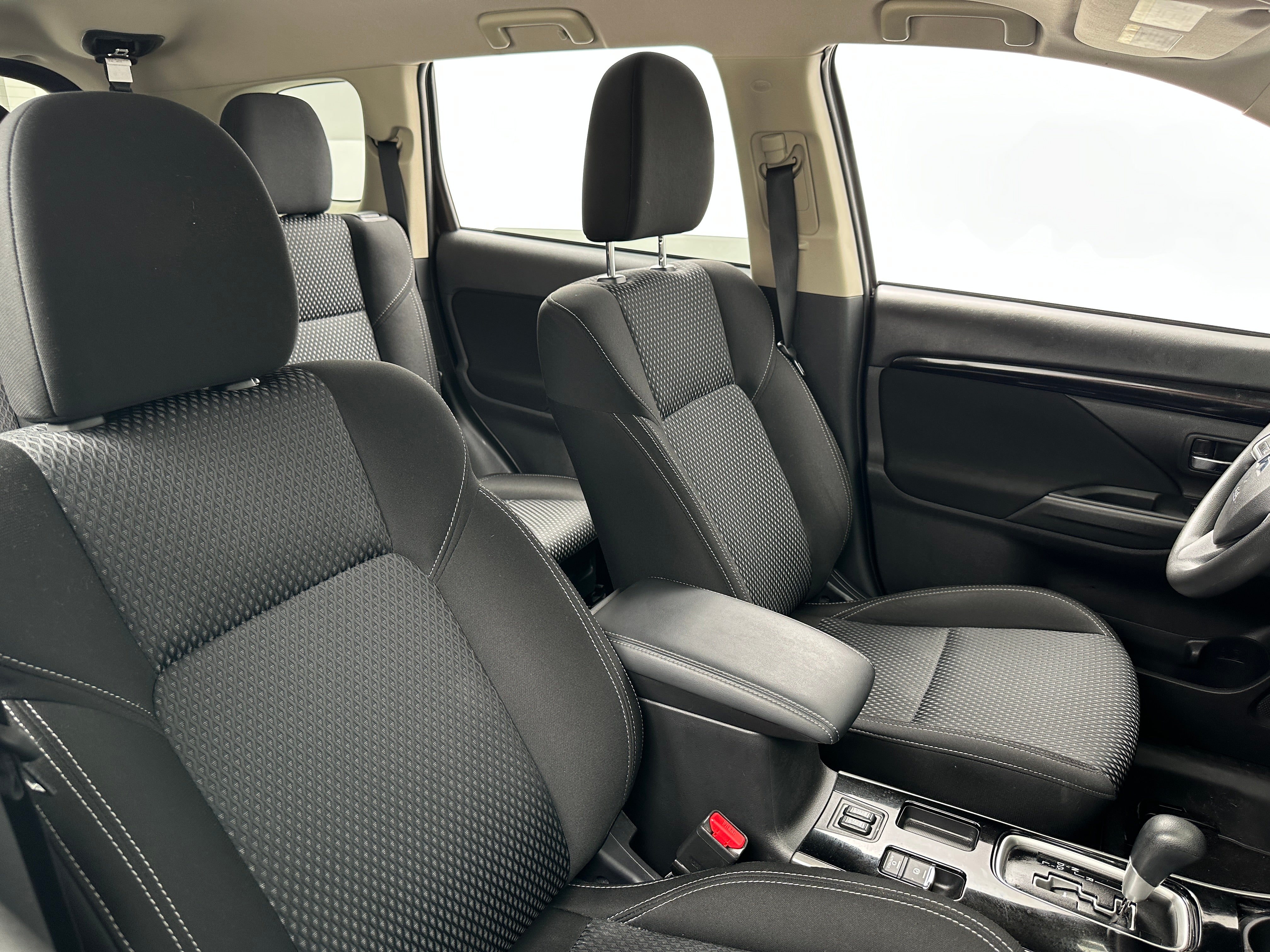 2020 Mitsubishi Outlander ES 2