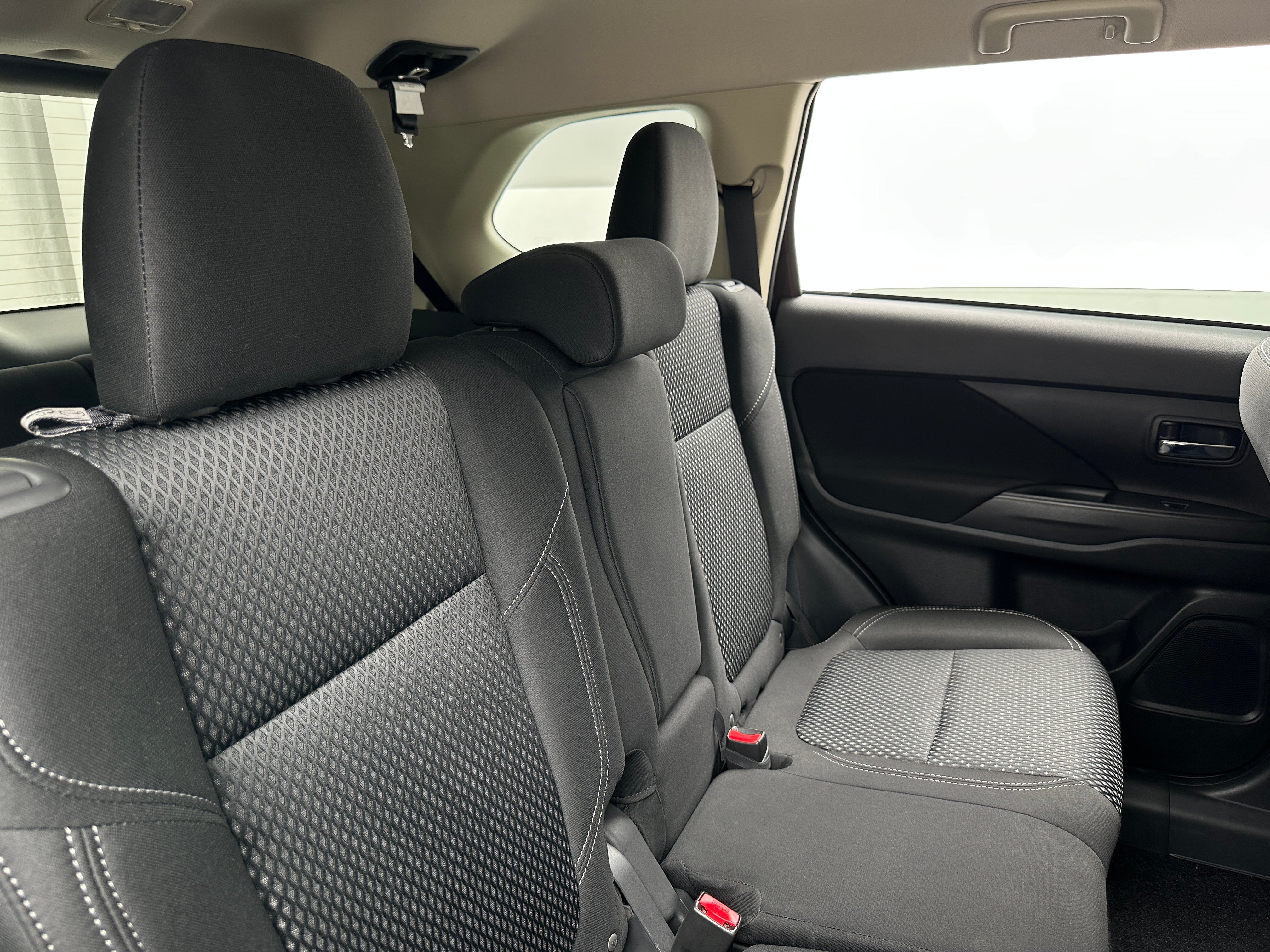 2020 Mitsubishi Outlander ES 6