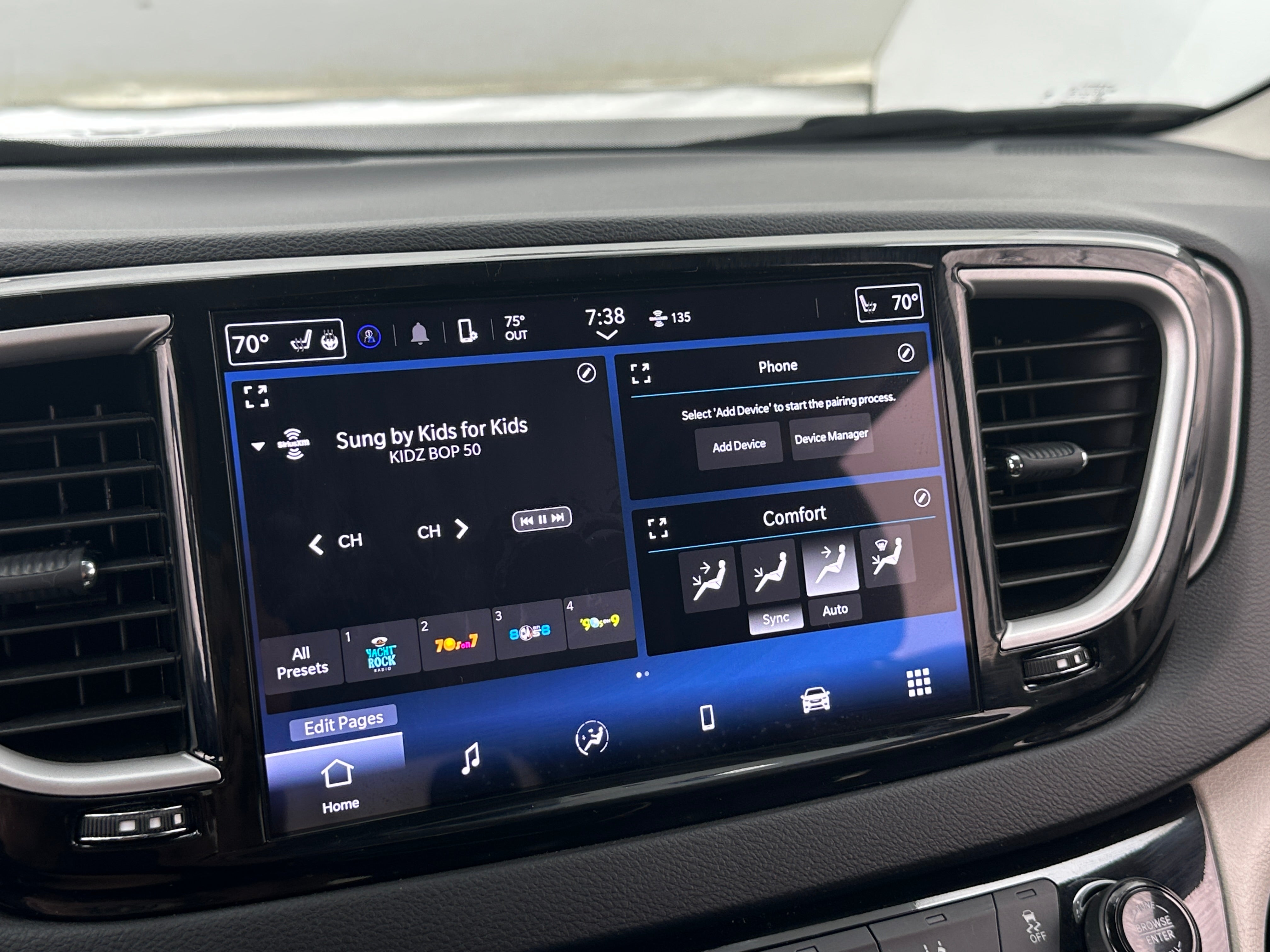 2024 Chrysler Pacifica Touring L 3