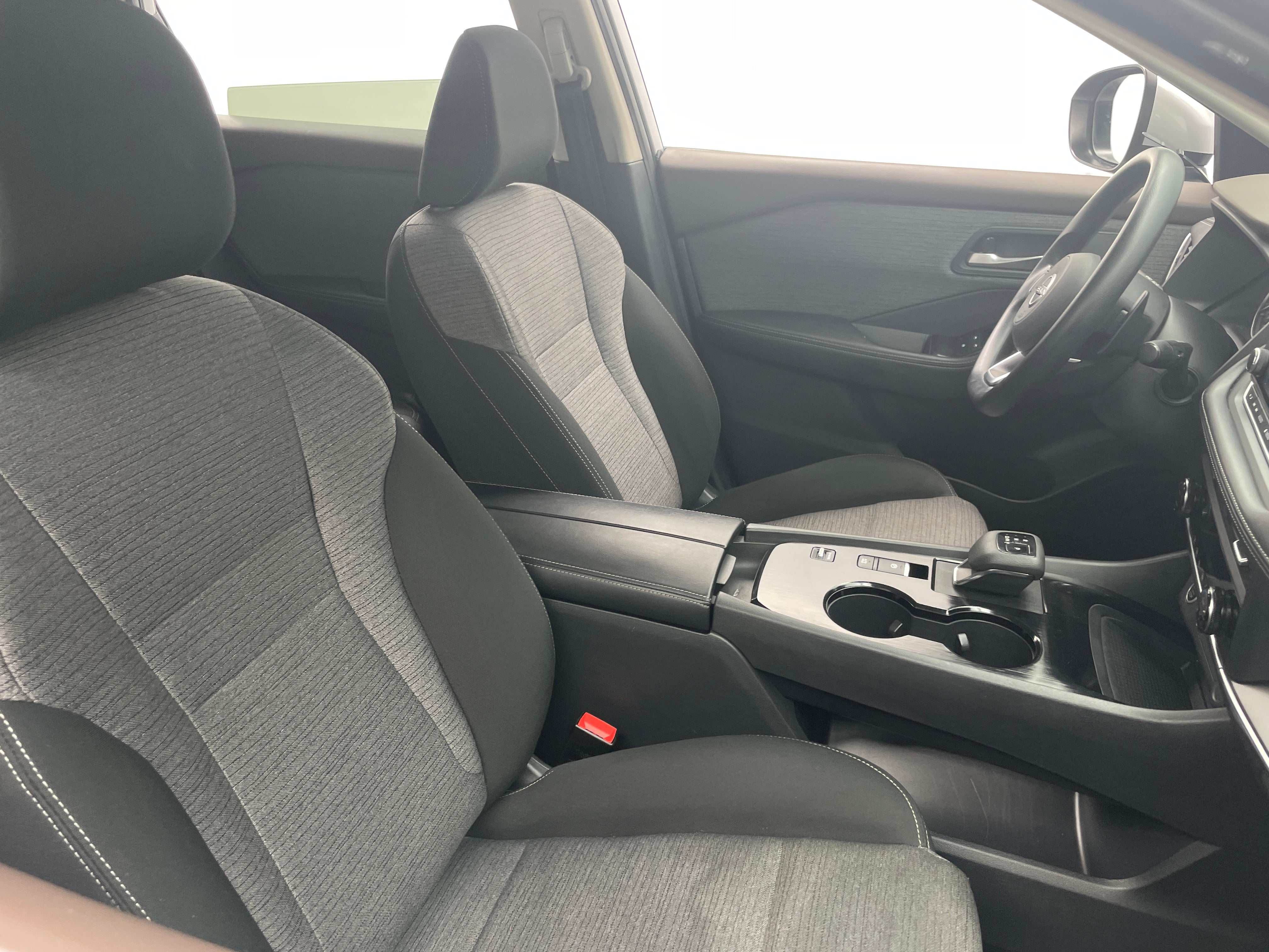 2023 Nissan Rogue SV 2