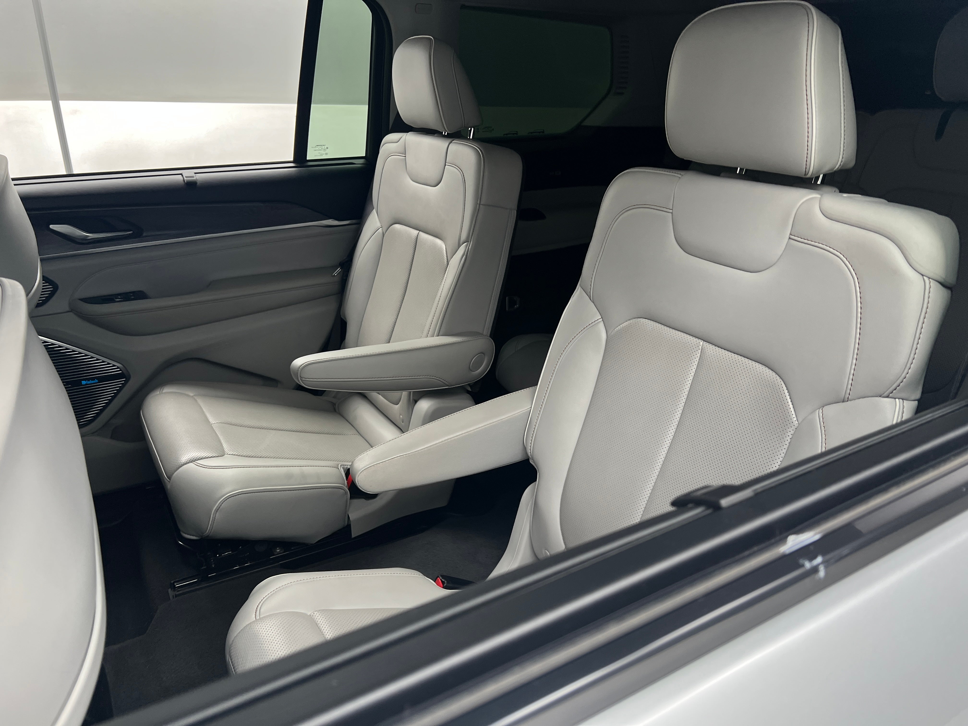 2021 Jeep Grand Cherokee L Overland 5