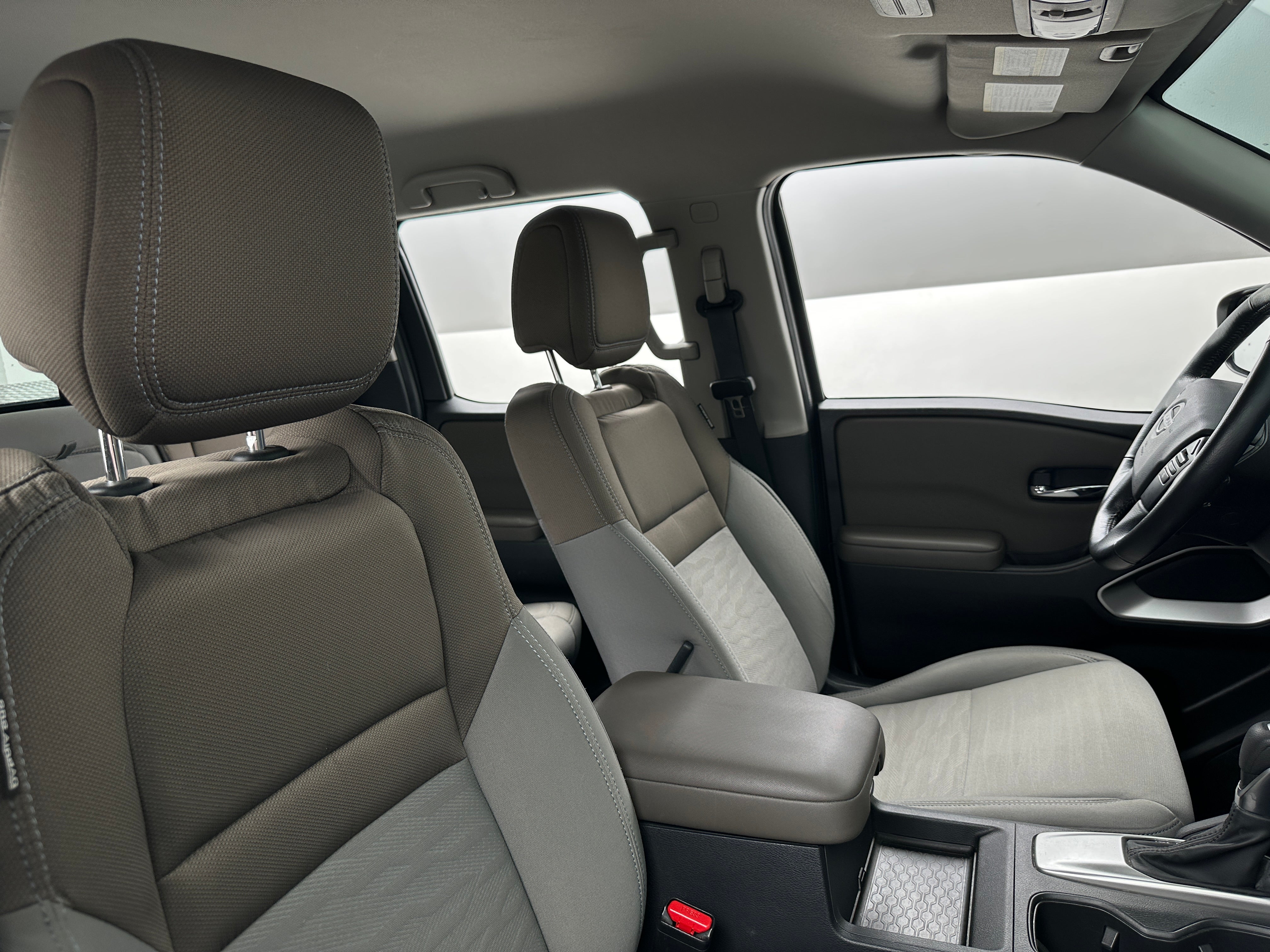 2022 Nissan Frontier SV 2