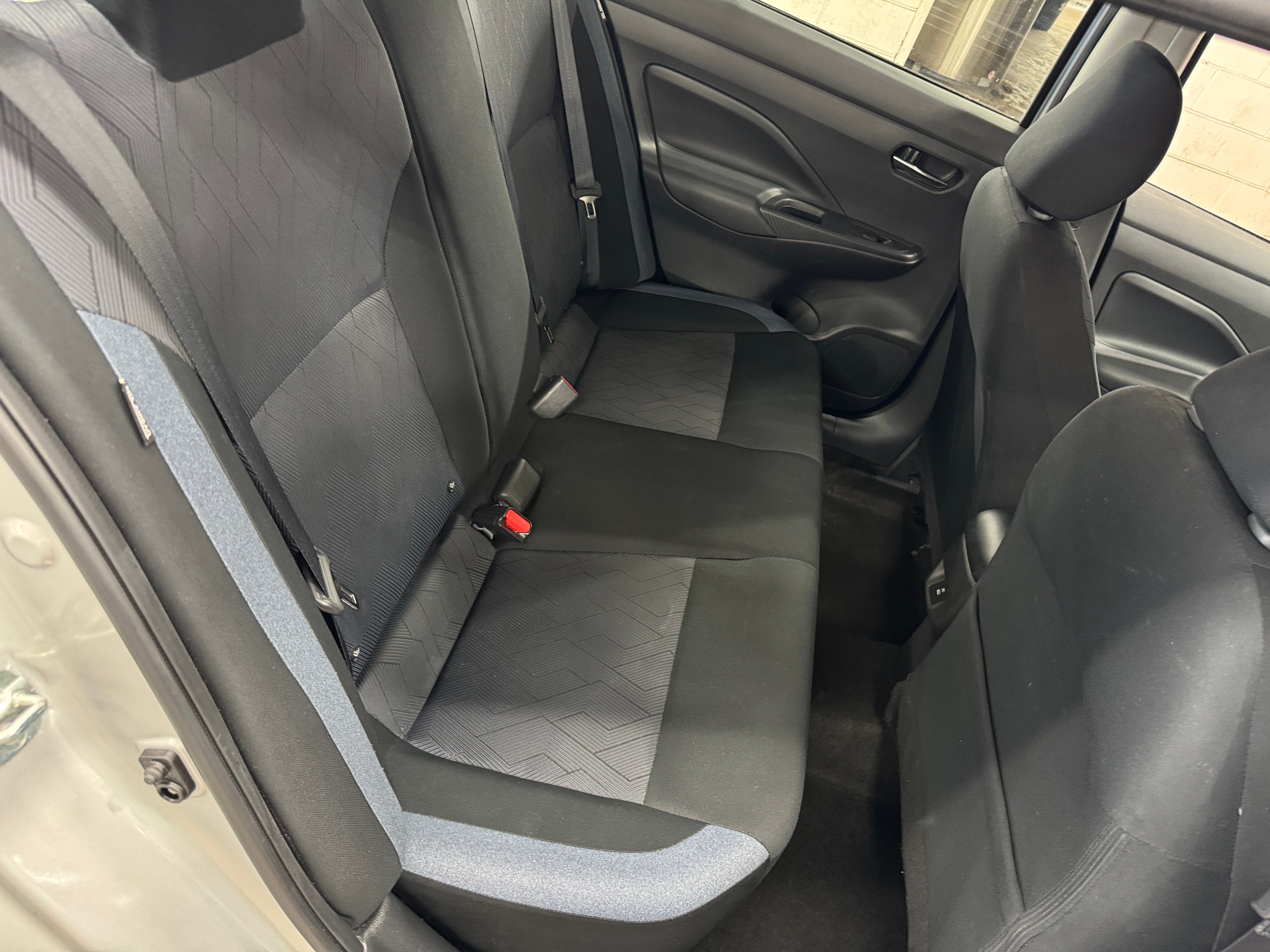 2023 Nissan Versa SV 6