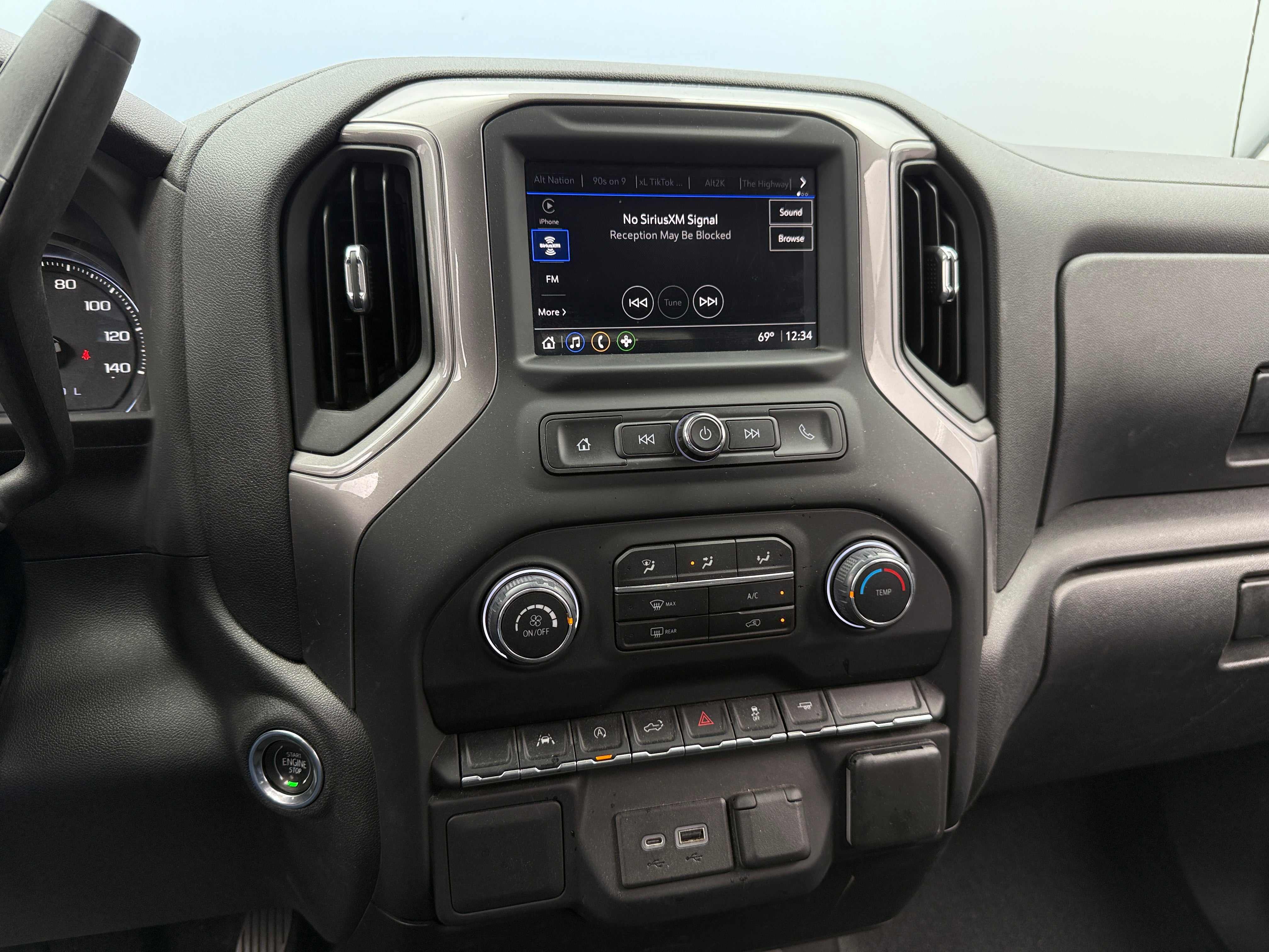 2022 Chevrolet Silverado 1500 Custom 4