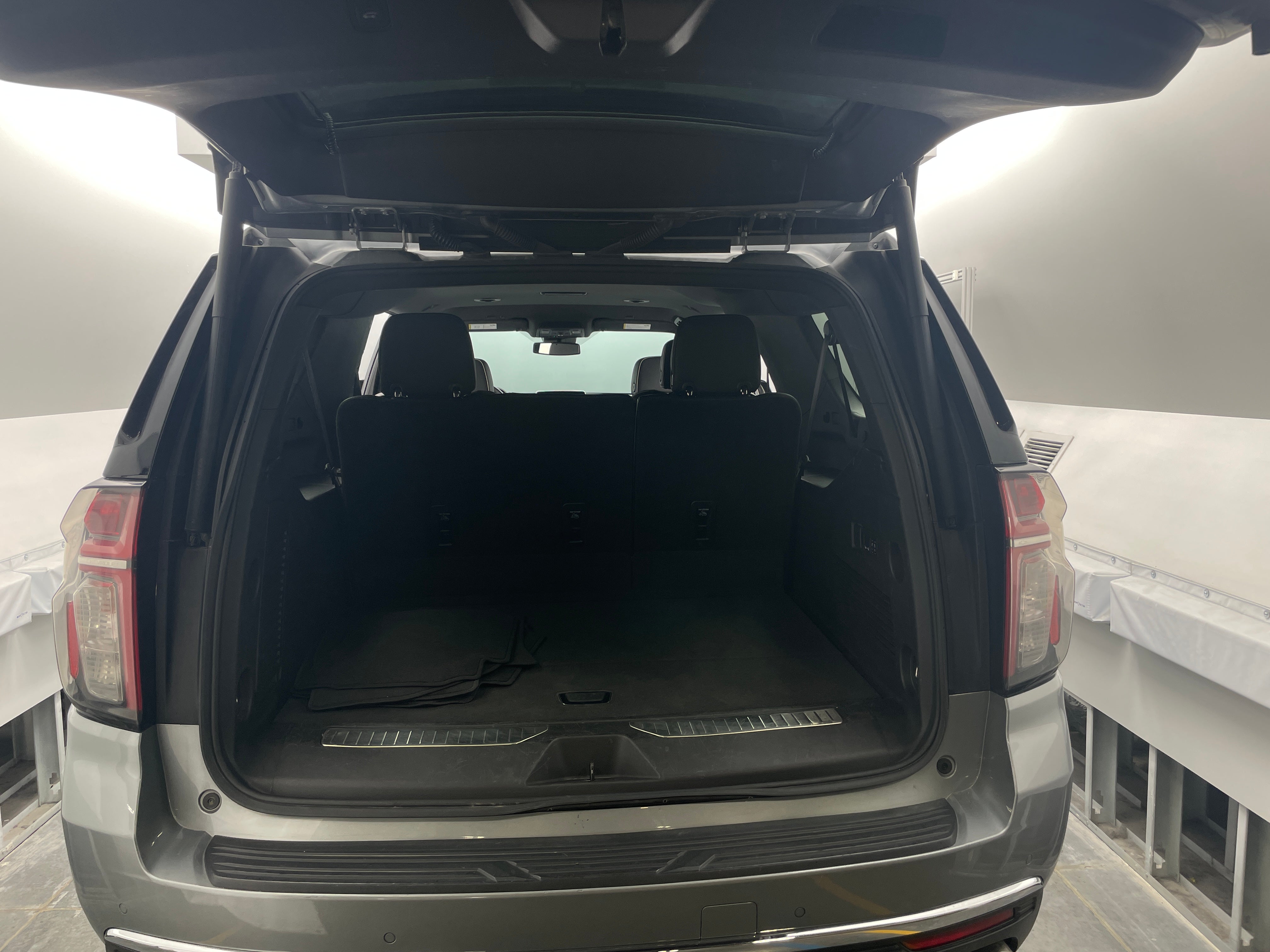 2023 Chevrolet Suburban Premier 6
