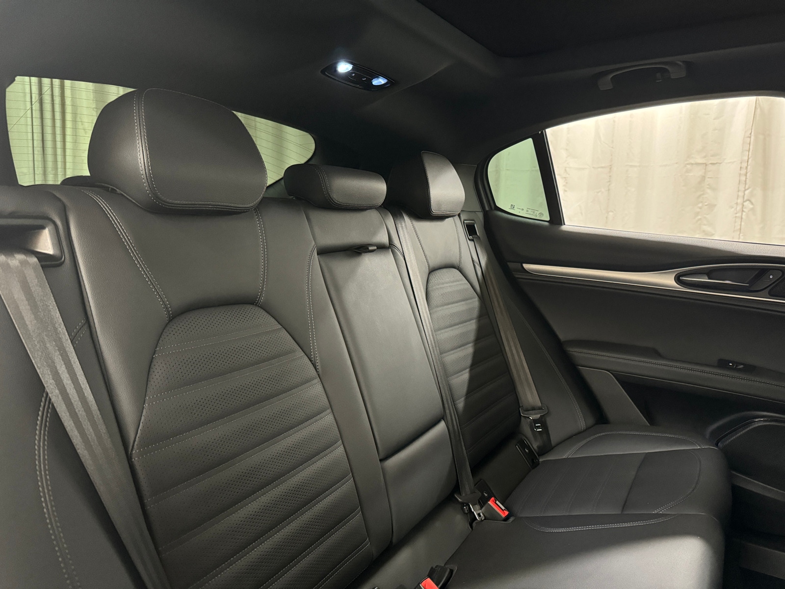 Thumbnail: 2024 Alfa Romeo Stelvio - 5