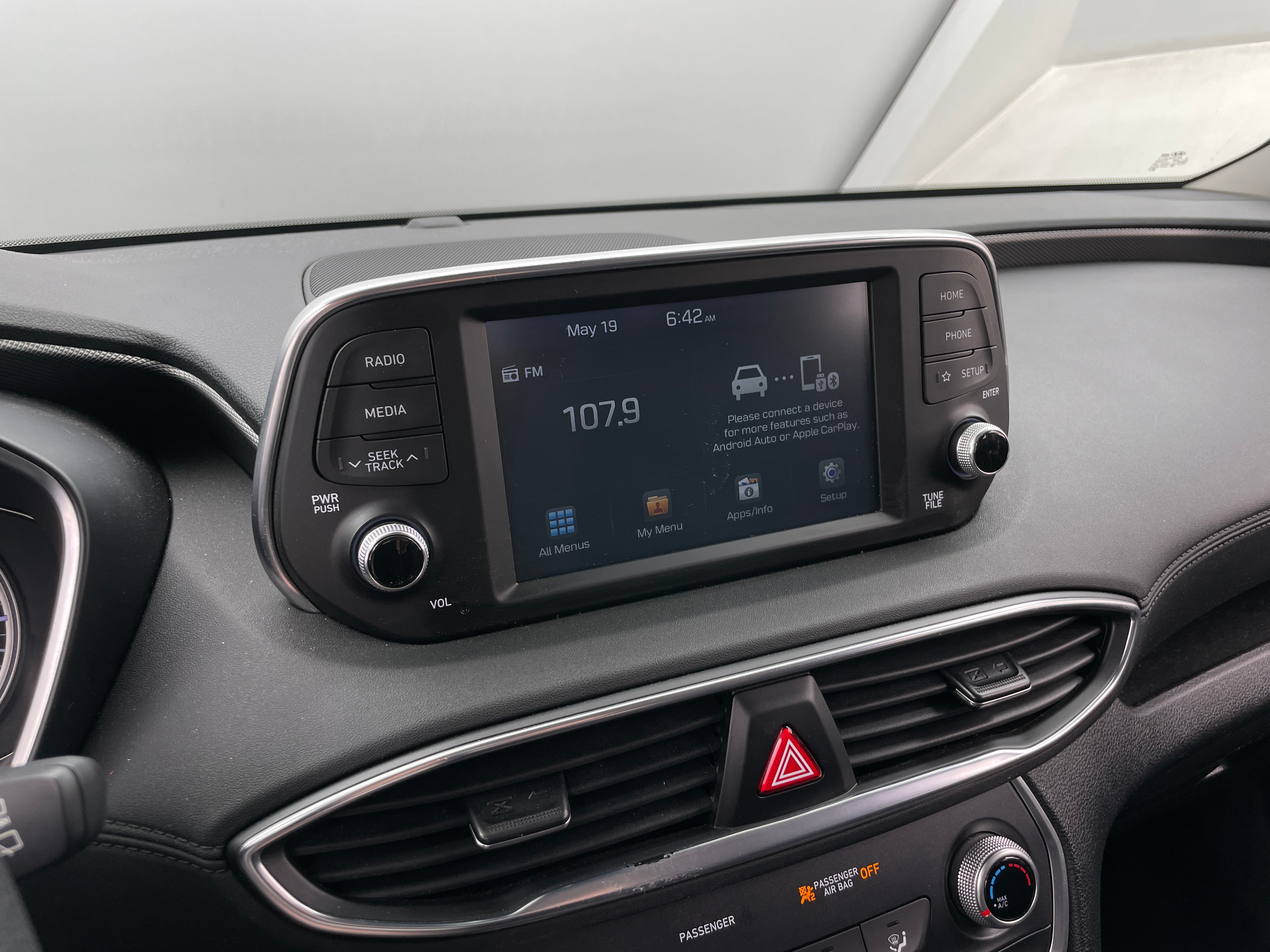 2019 Hyundai Santa Fe SE 4