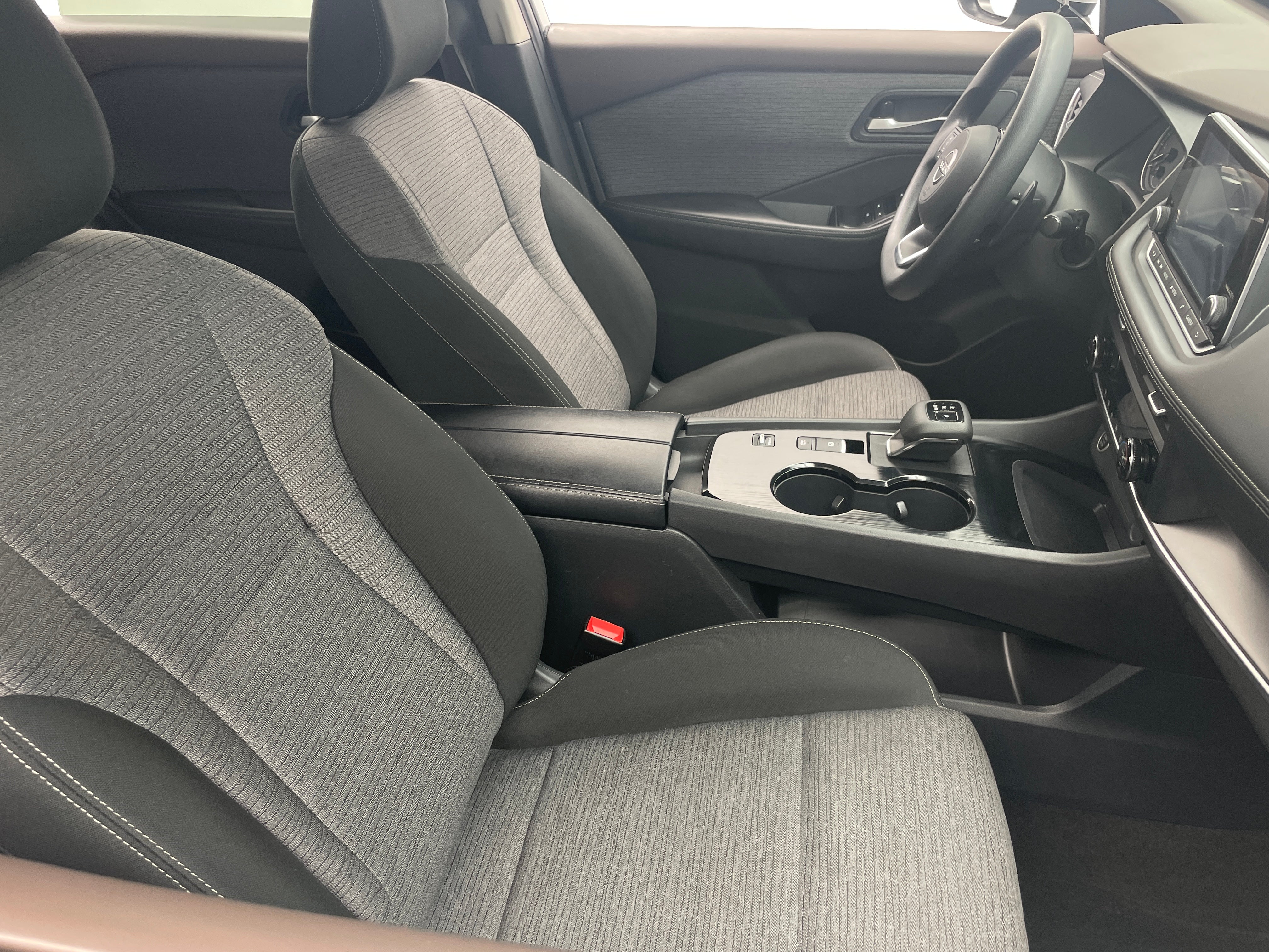 2023 Nissan Rogue SV 2