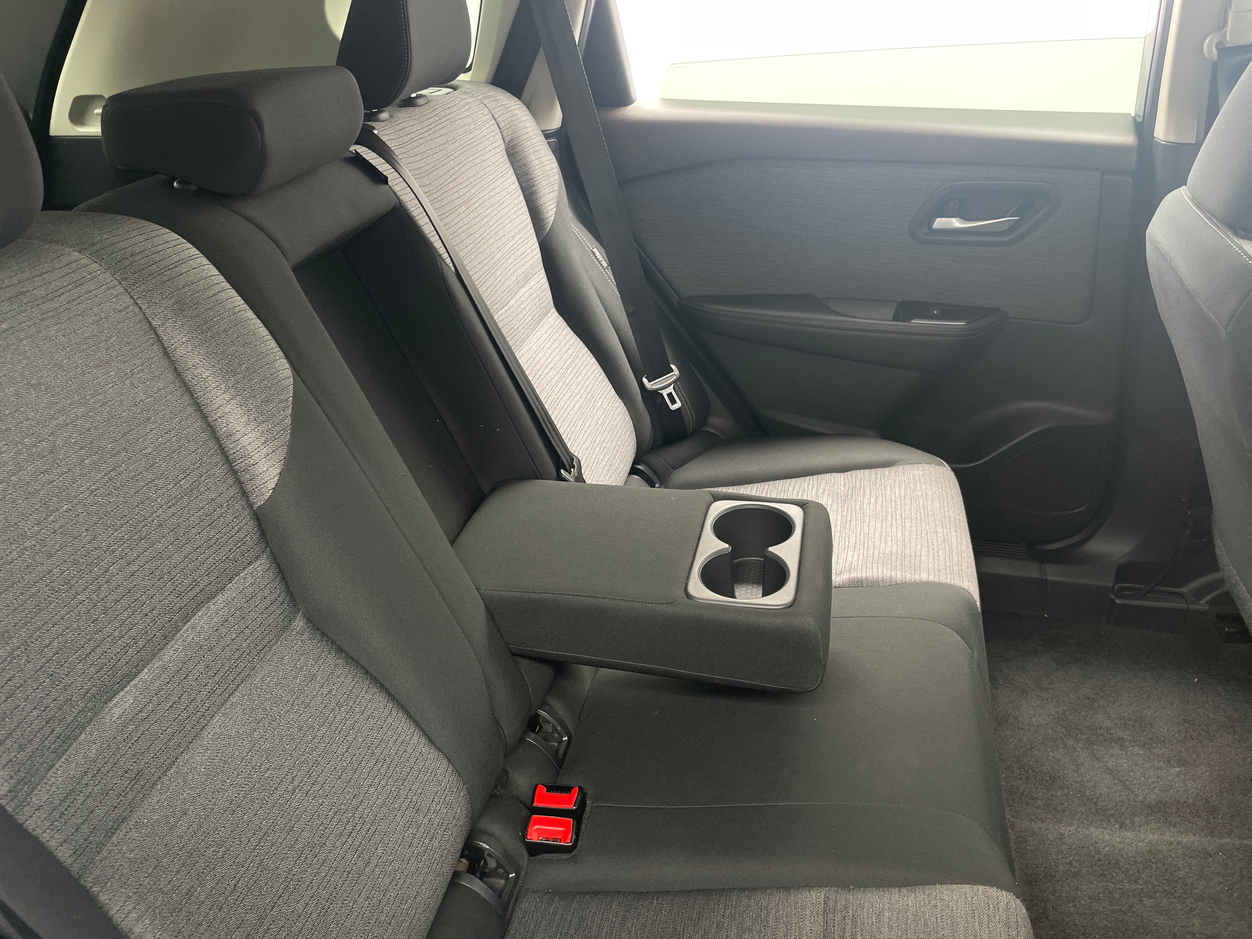 2023 Nissan Rogue SV 6