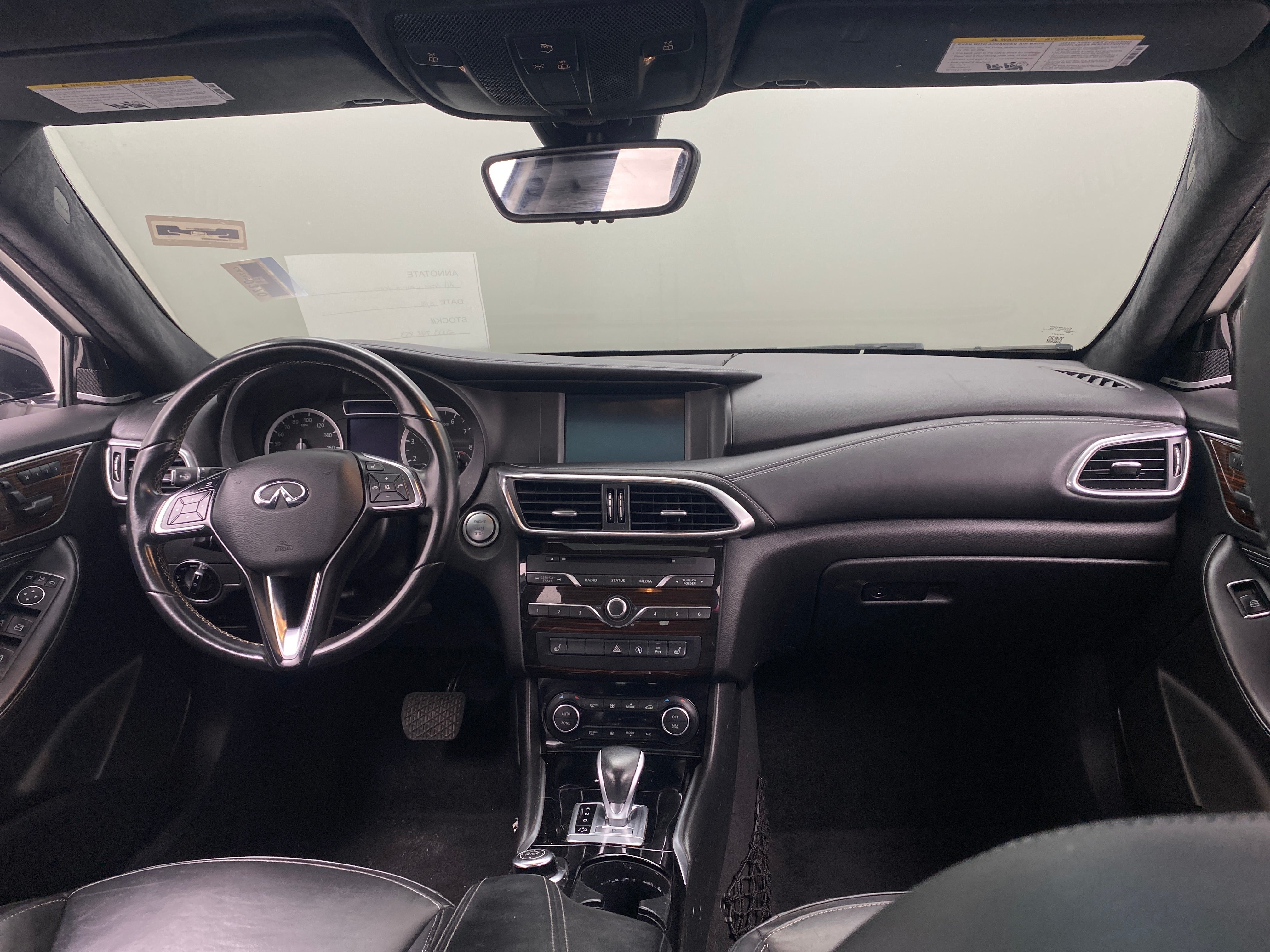2017 INFINITI QX30 Premium 2