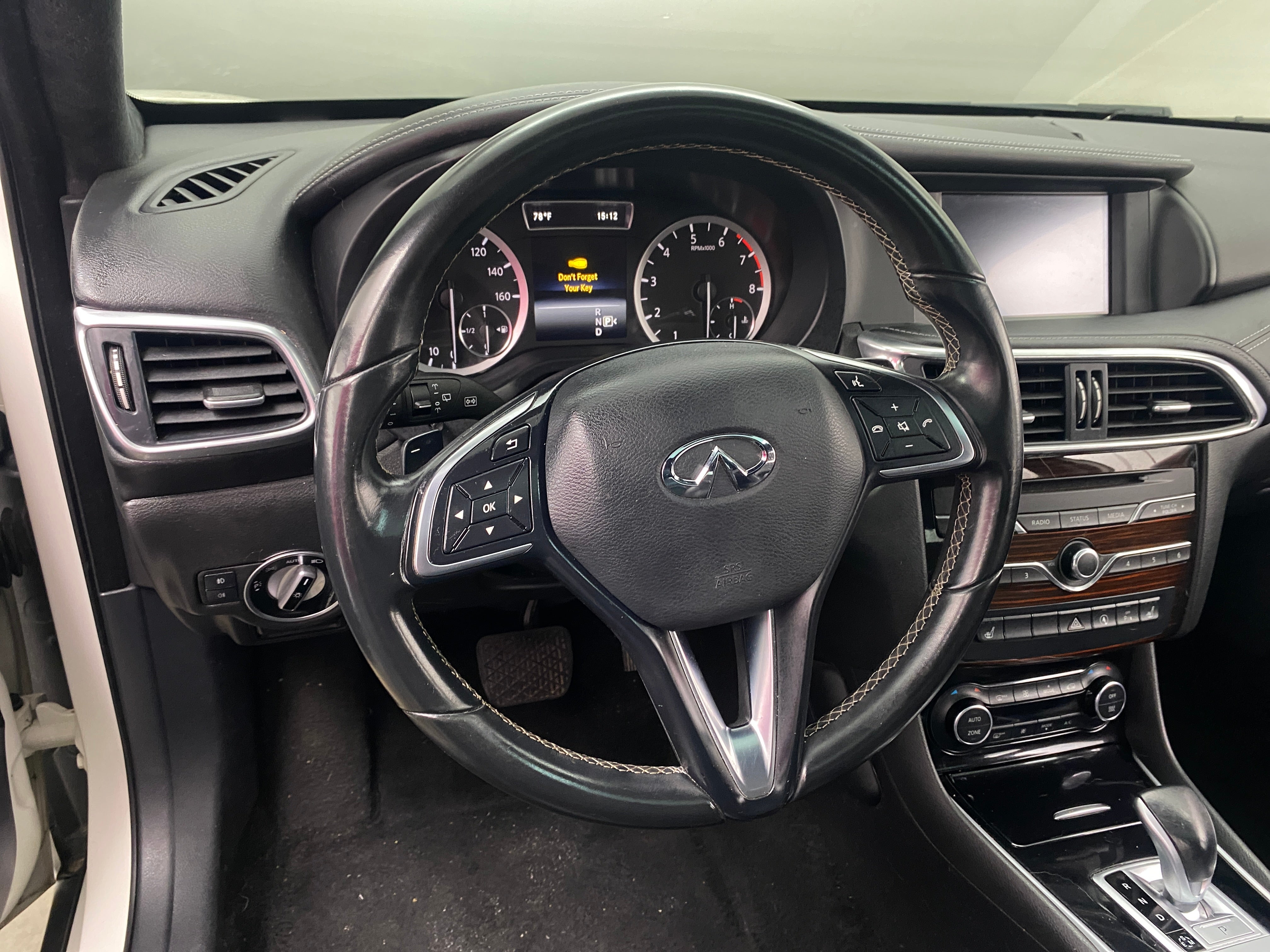 2017 INFINITI QX30 Premium 4