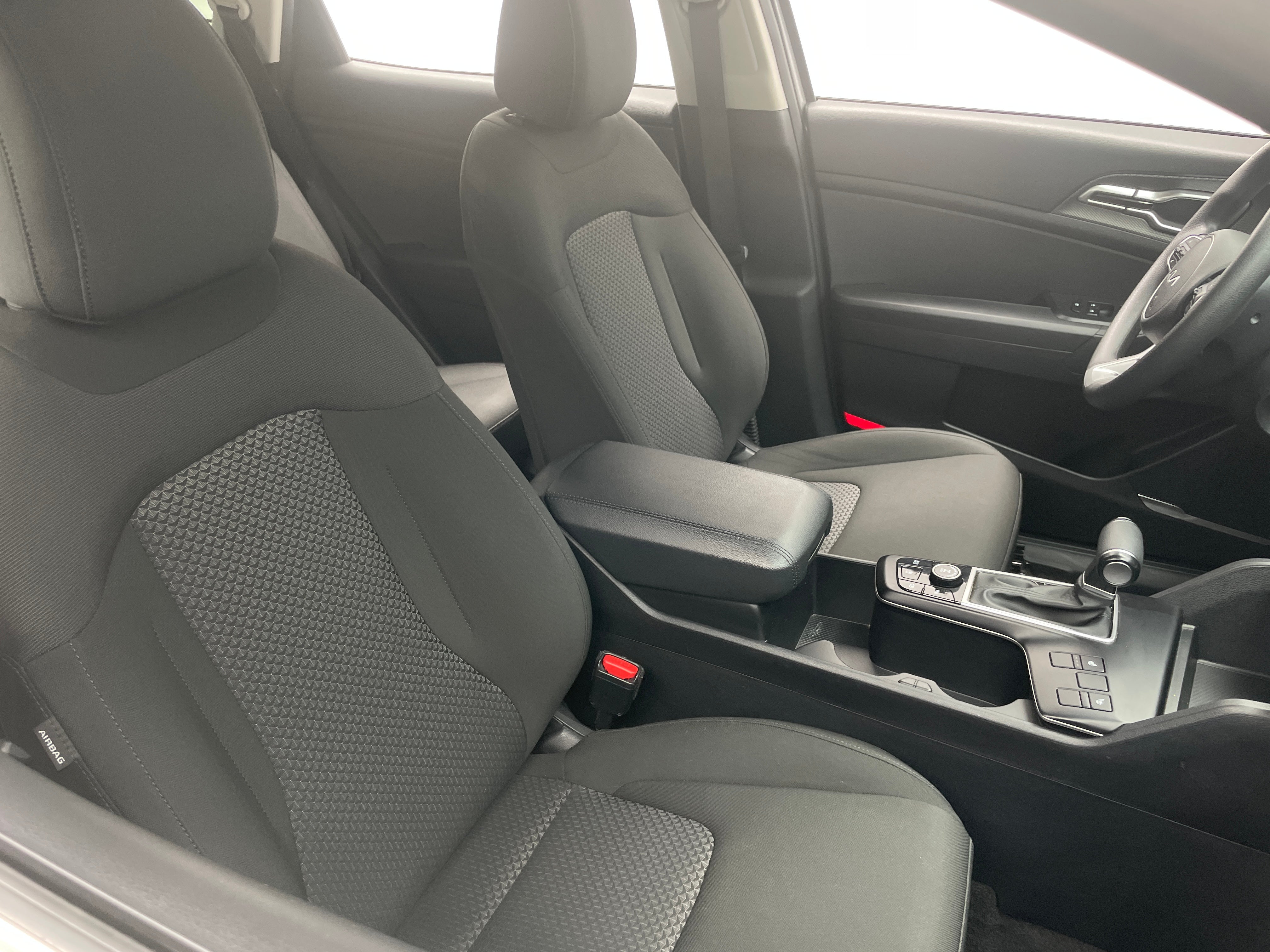 2024 Kia Sportage LX 2