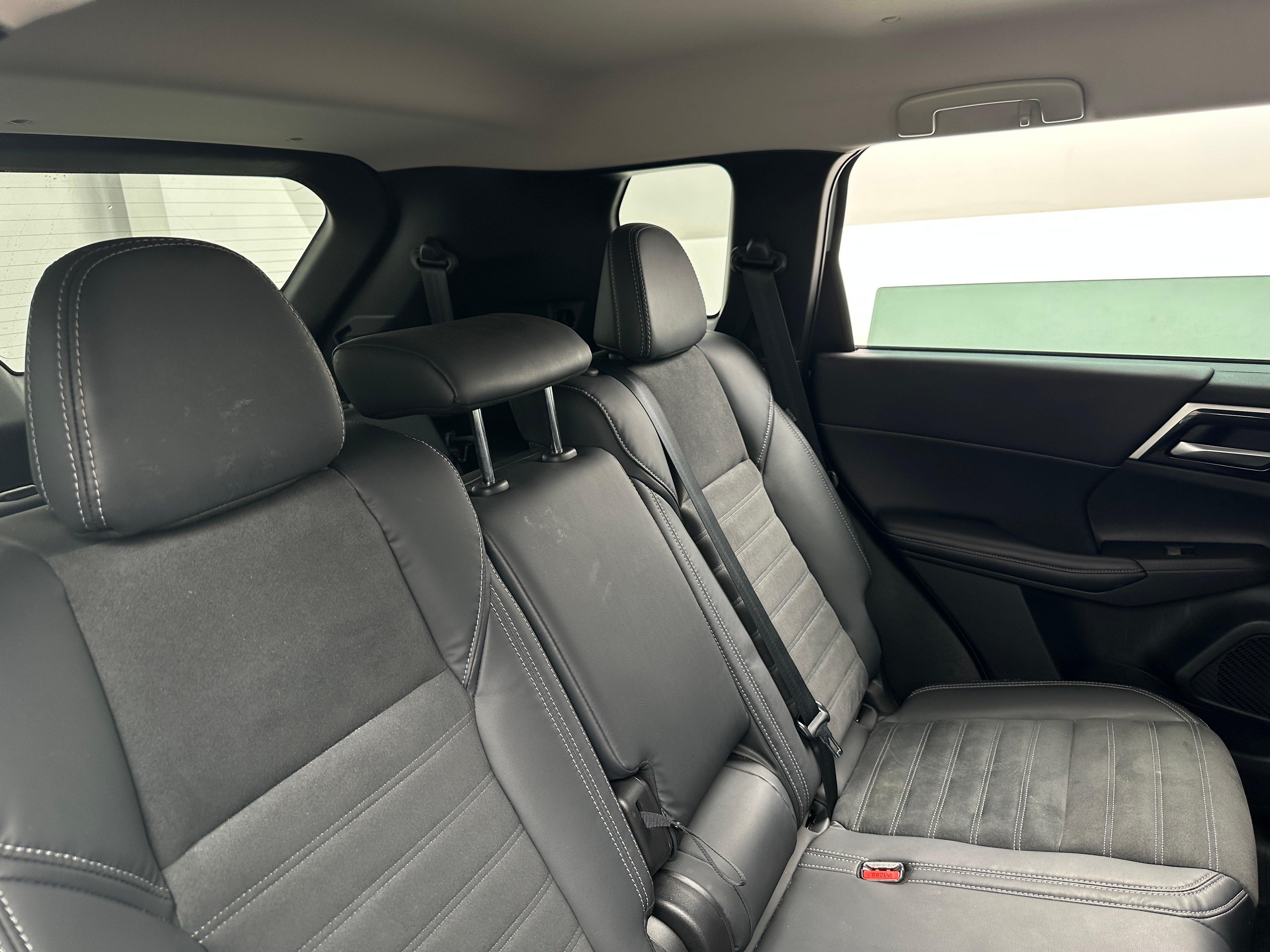 2023 Mitsubishi Outlander SE 6