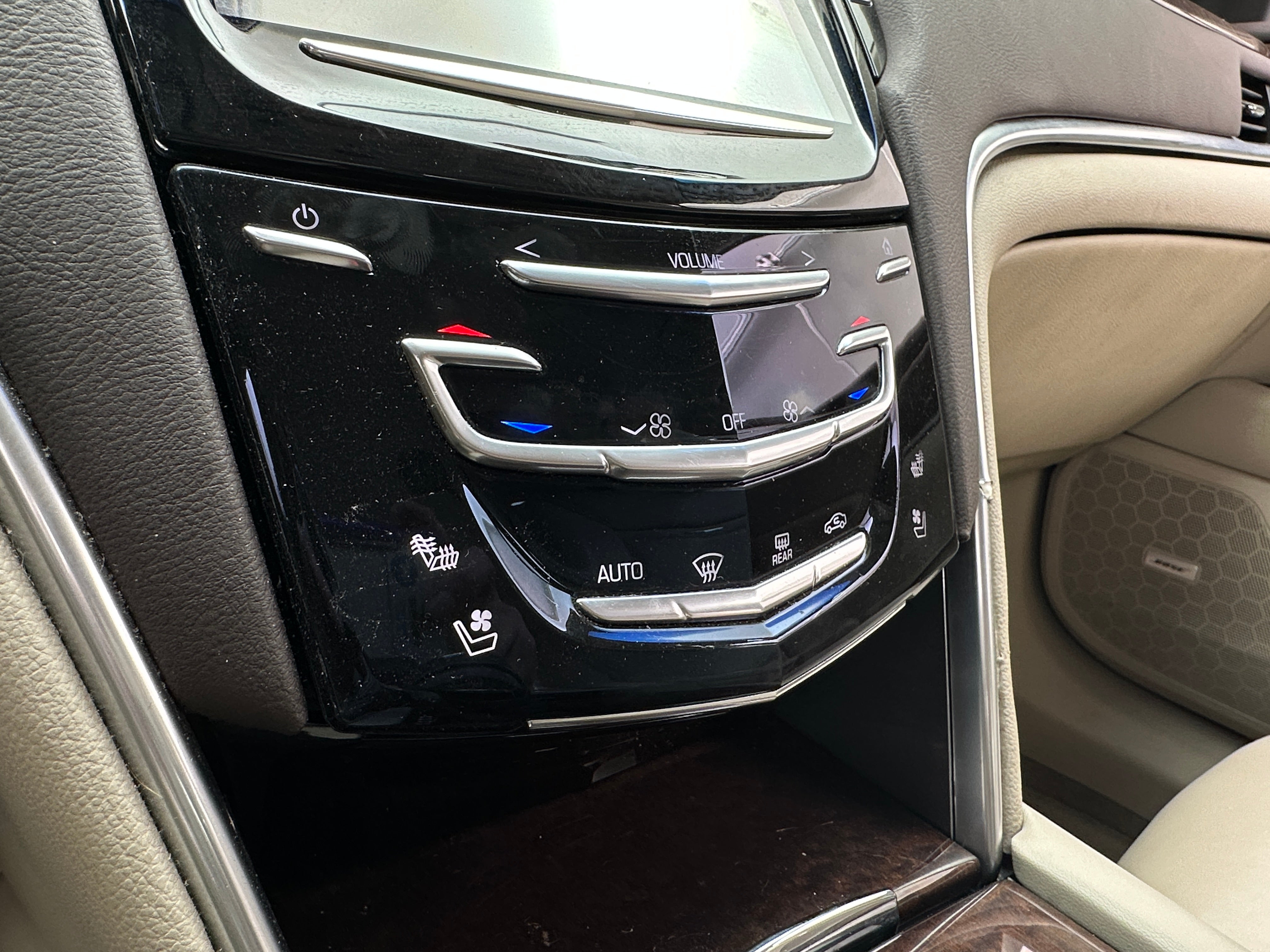 2013 Cadillac XTS Luxury 3