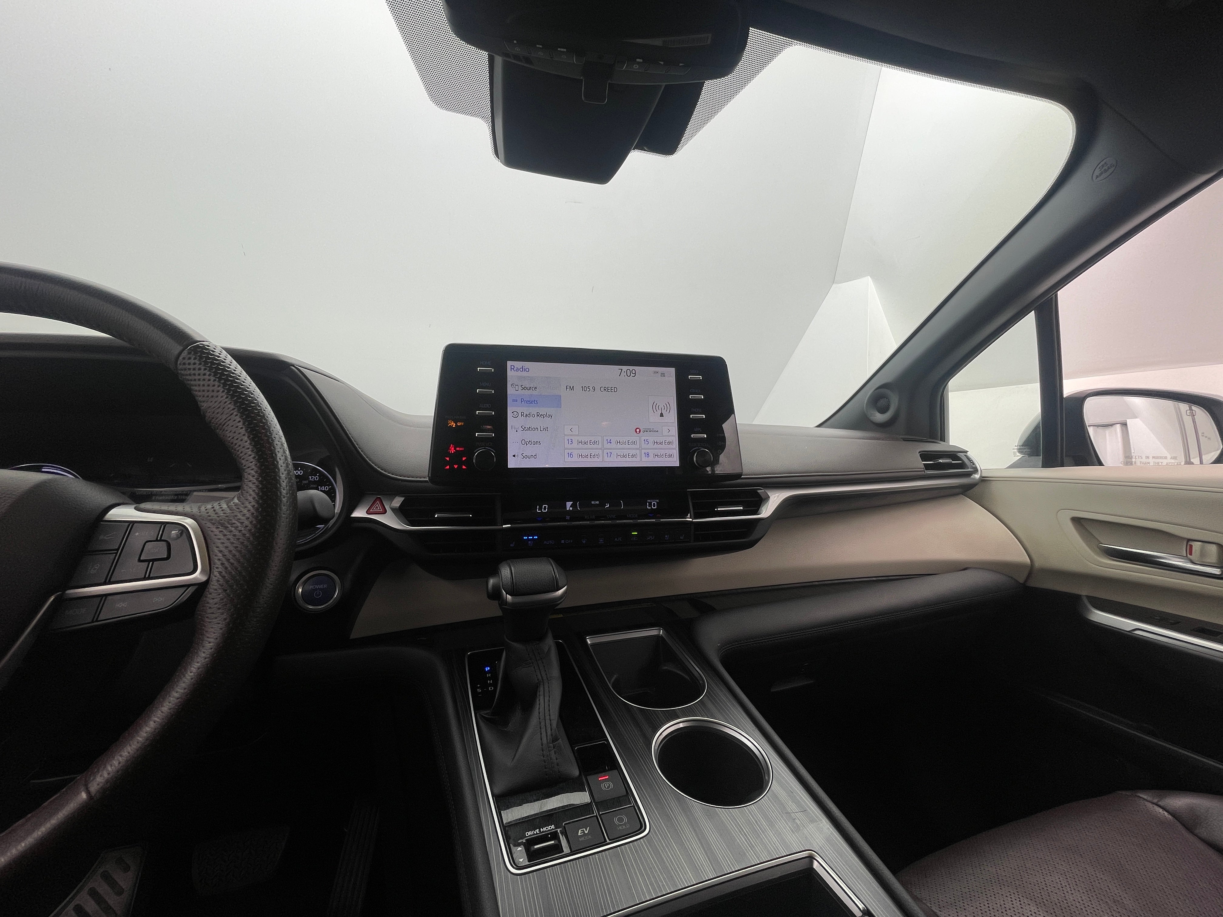2021 Toyota Sienna Platinum 3