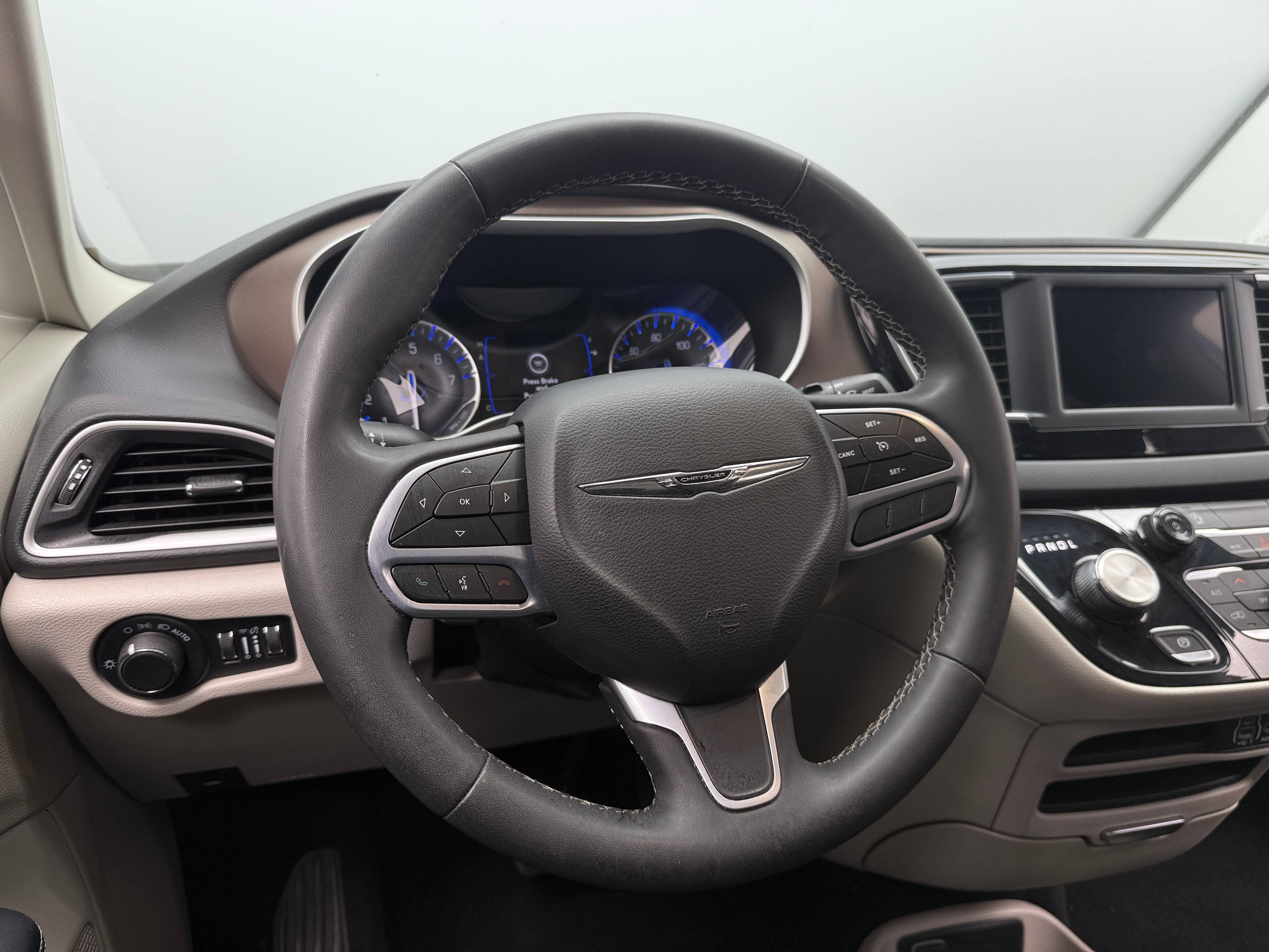 Thumbnail: 2023 Chrysler Voyager - 5