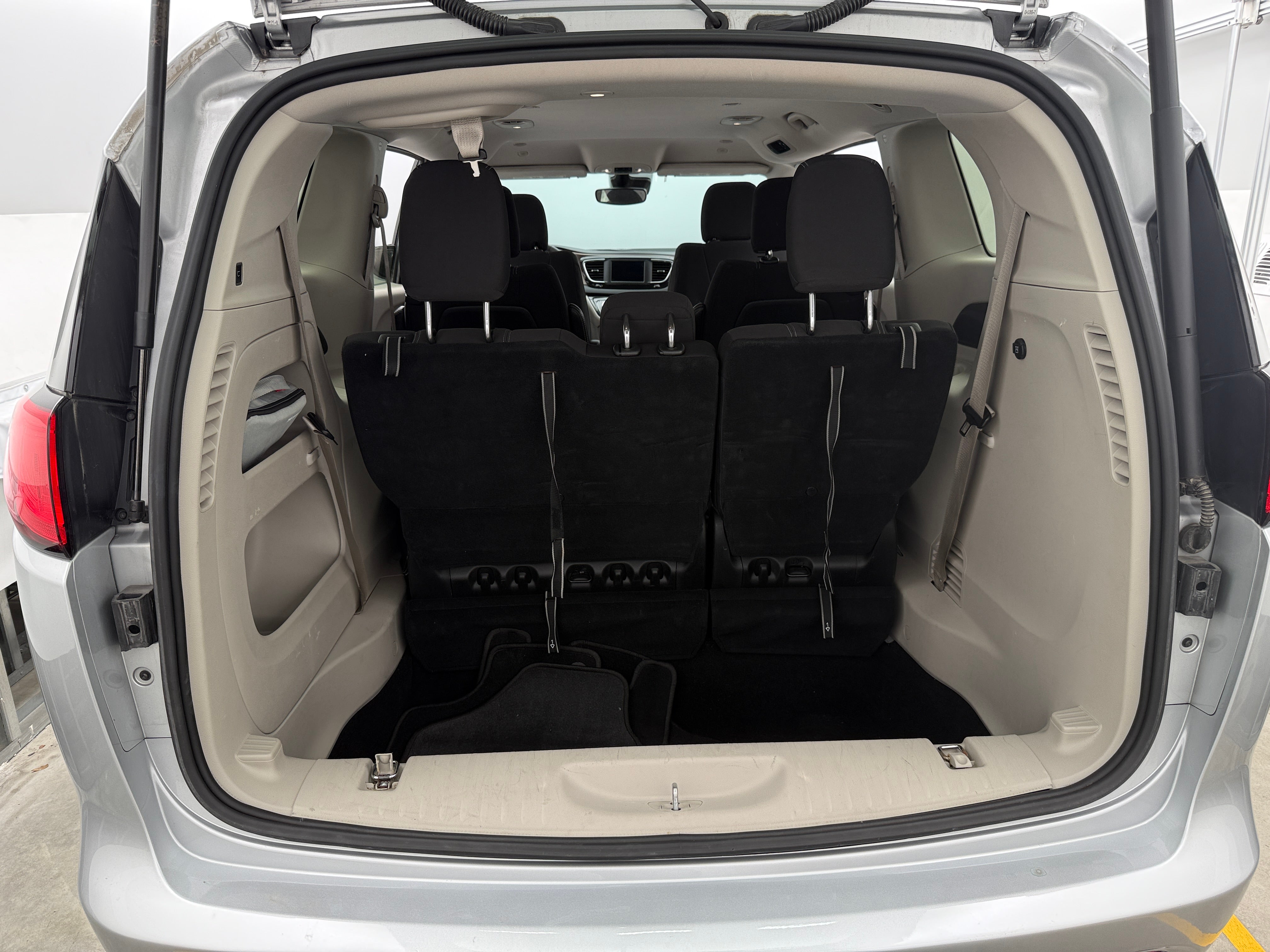 Thumbnail: 2023 Chrysler Voyager - 7