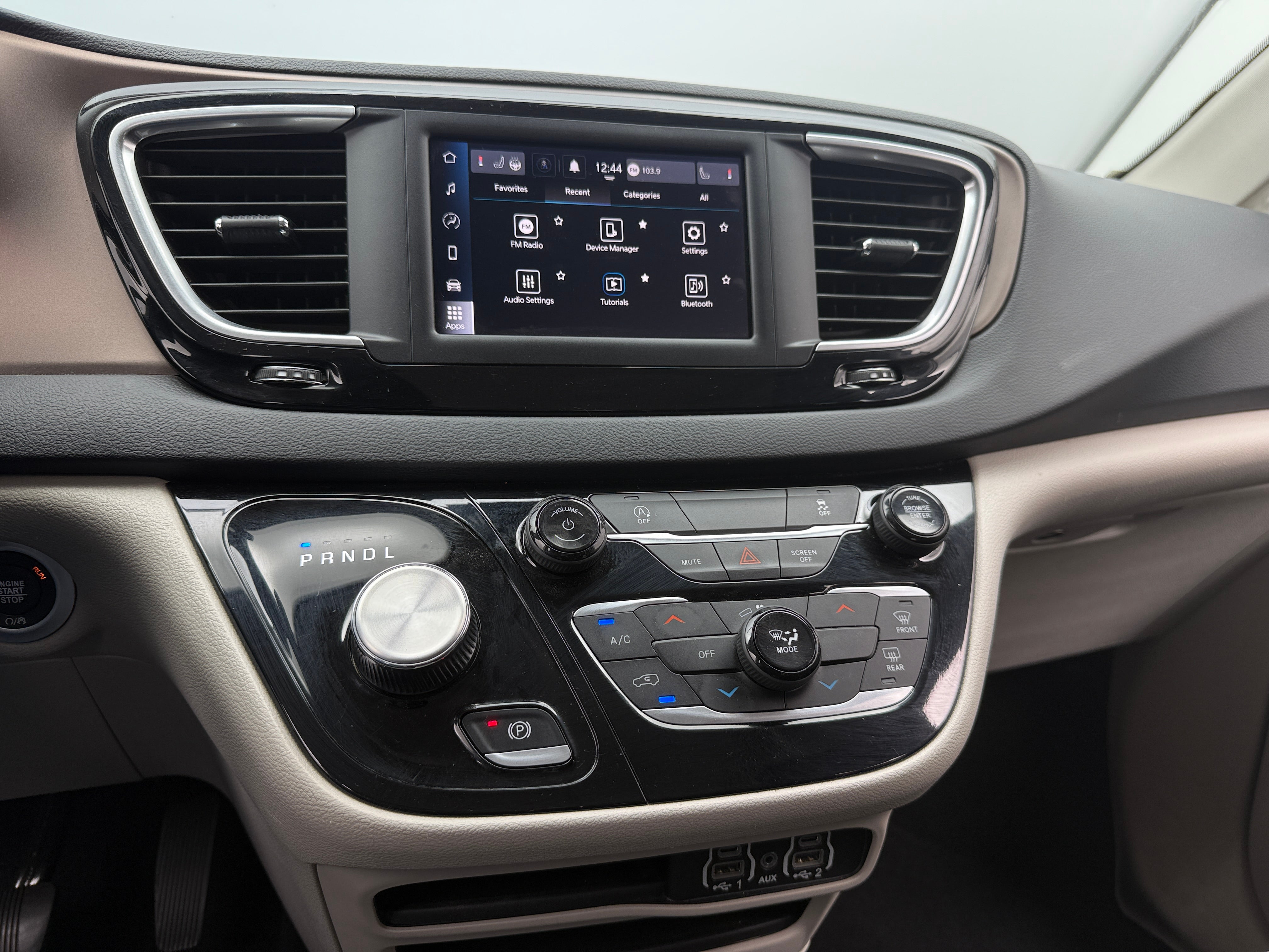 Thumbnail: 2023 Chrysler Voyager - 4