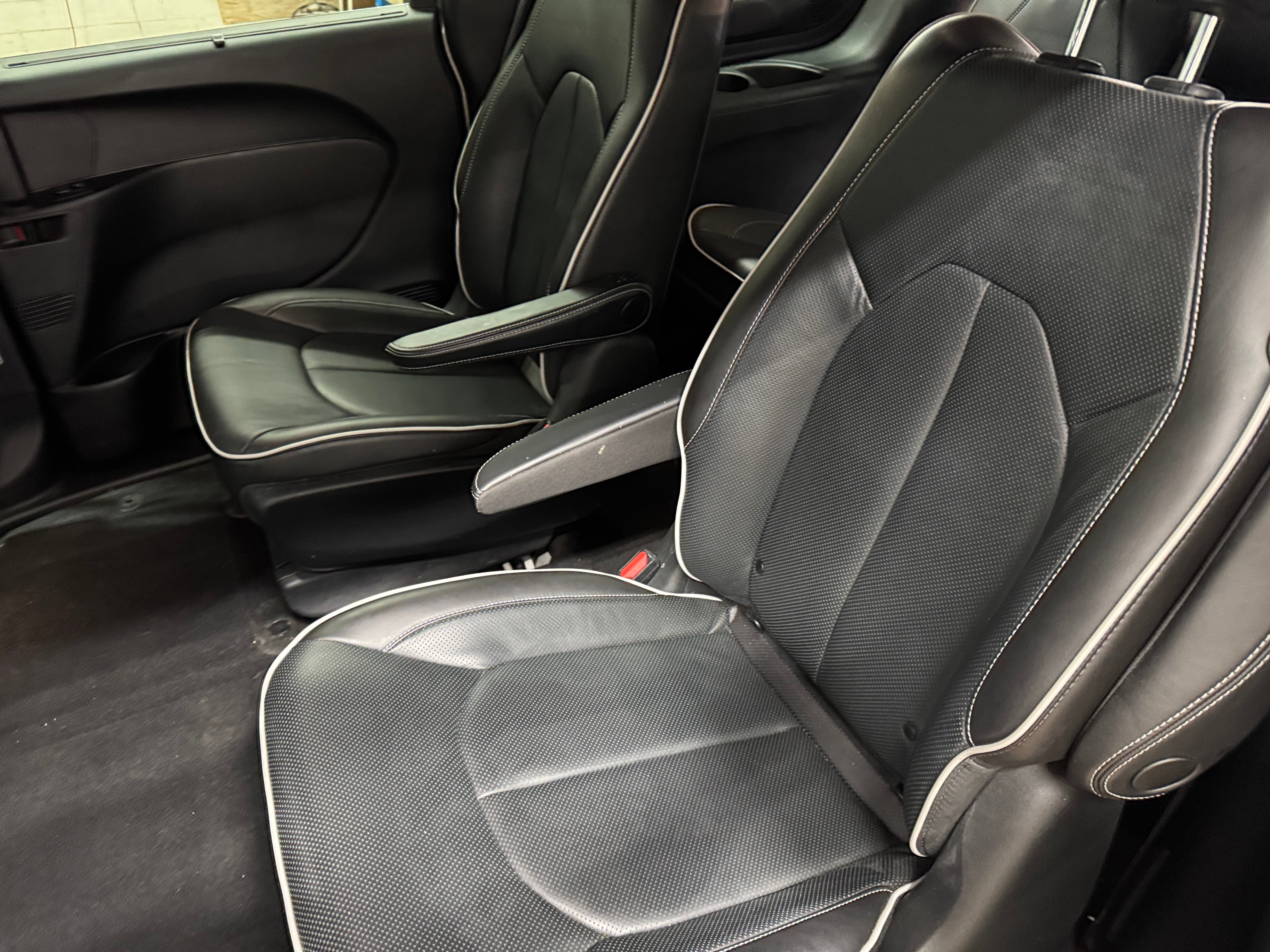 2021 Chrysler Pacifica Hybrid Limited 5