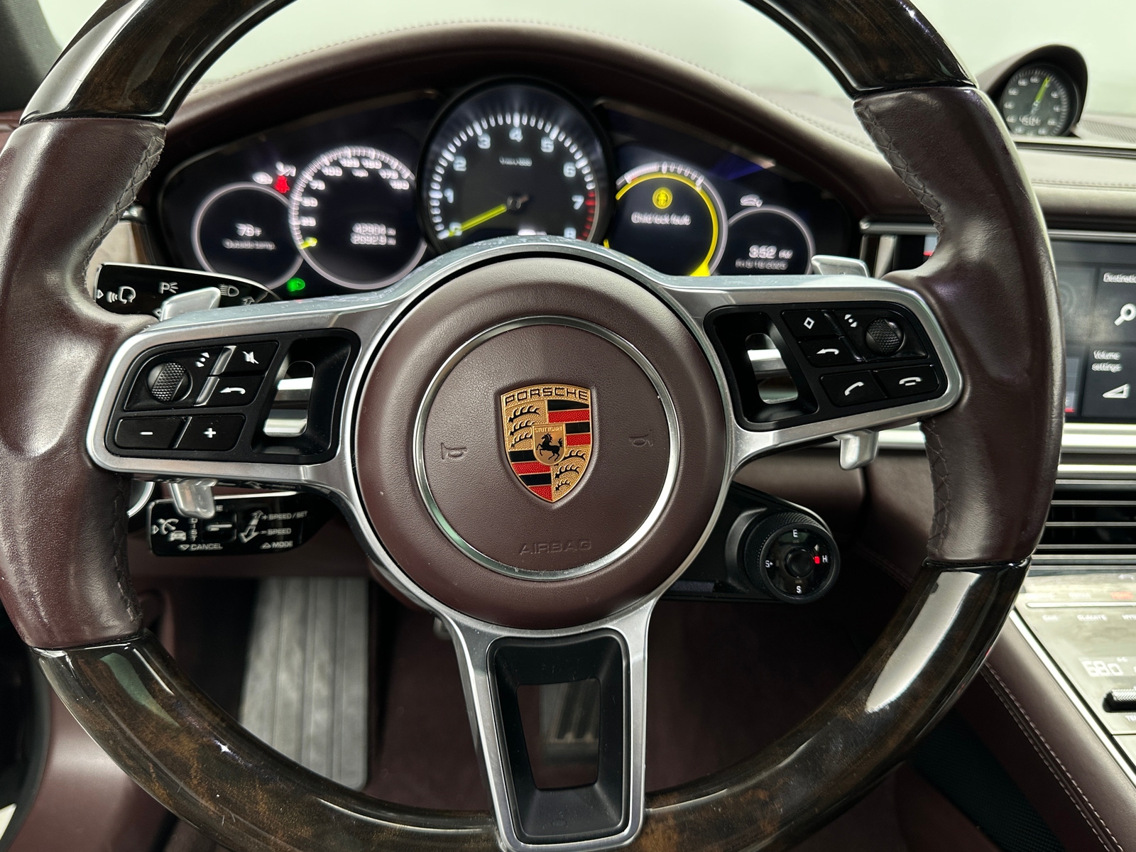 Thumbnail: 2018 Porsche Panamera - 4
